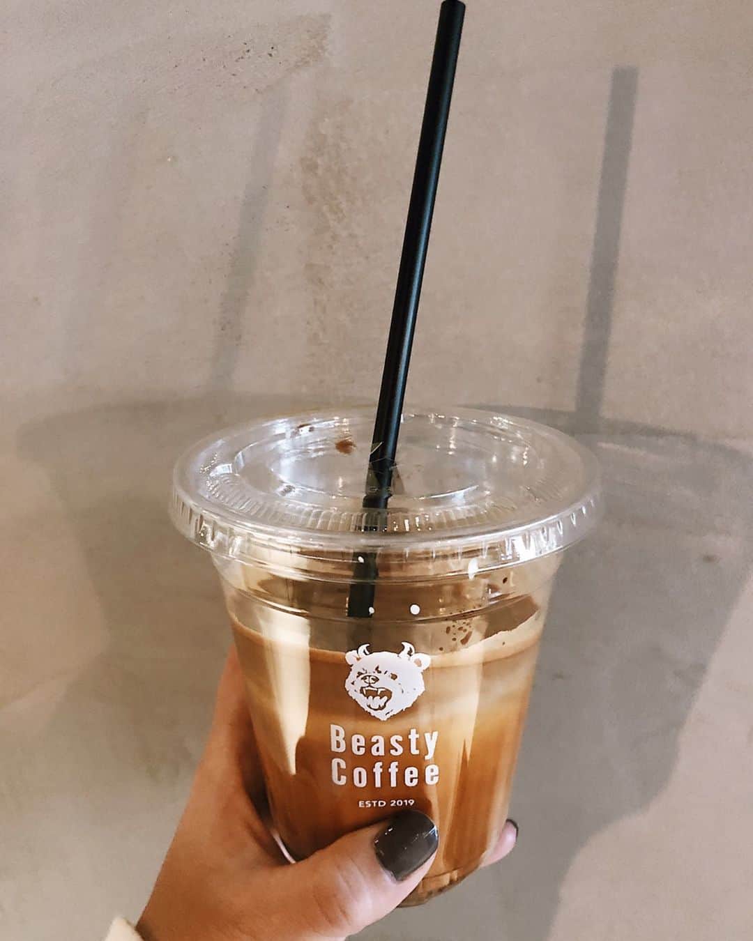 C A F E L O V E Rさんのインスタグラム写真 - (C A F E L O V E RInstagram)「ㅤ テイクアウト、デリバリー、Uber Eatsが 出来るカフェ特集！☕️ おいしいフードやドリンクで、 おうち時間を充実させよう🏠🌼 ※無理のない範囲でのご利用の参考として お役立てください ※営業状況やメニューなど詳細は、 各アカウントでご確認ください ＿＿＿＿＿＿＿＿＿＿＿＿＿＿＿＿ ㅤ Beasty Coffee [ cafe laboratory ] // 代々木公園 ㅤ 奥渋谷にある 和と洋を融合したスタイリッシュなカフェ コーヒー器具も豆も全てオリジナルブランドの こだわりコーヒーが頂けるお店 ㅤ @beastycoffee #beastycoffee #ビースティーコーヒー ＿＿＿＿＿＿＿＿＿＿＿＿＿＿＿＿ それぞれができる形で大好きなカフェを応援しよう！ #コロナフードアクション」5月18日 7時18分 - _cafelover_