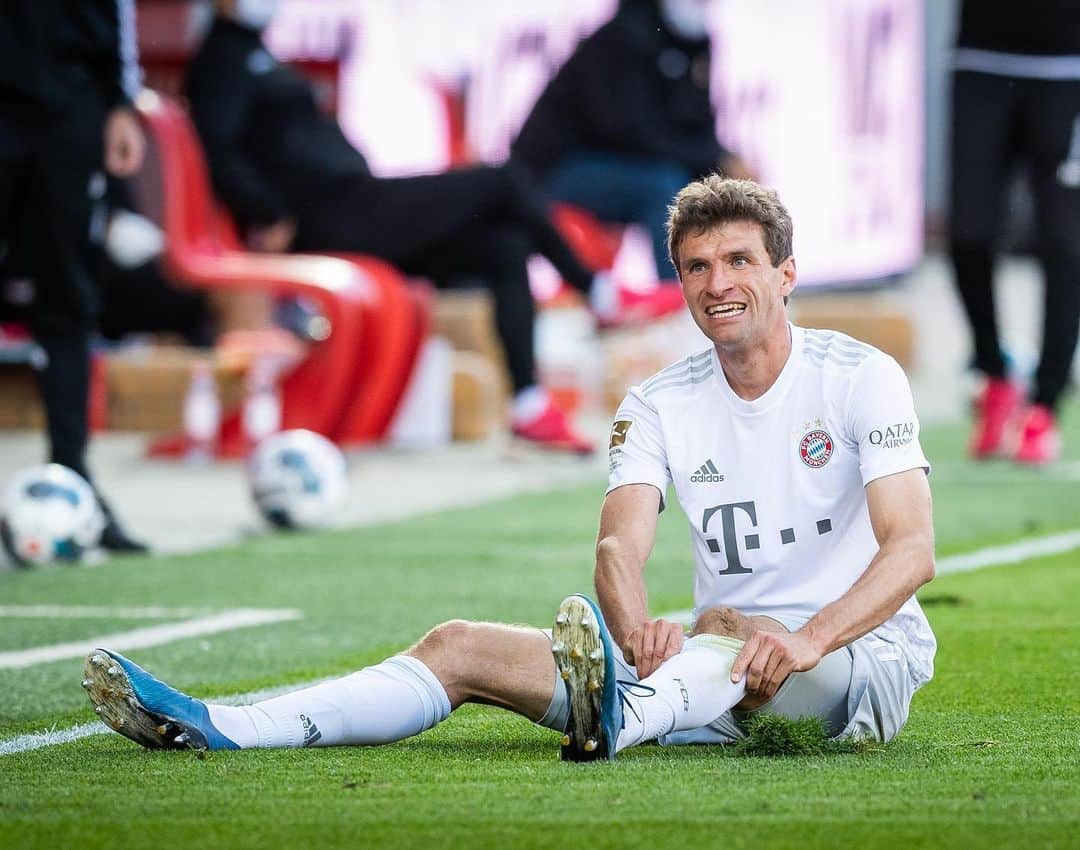 トーマス・ミュラーのインスタグラム：「So happy to be back 🤩⚽️😍 #thankyougermany #fortherestart #defenetlynotthesame #butwedidthefirststep #wewanttoshow #discipline #creativity #passion #tocontinue #aufgehtsihrroten #vorwärtsfcb」