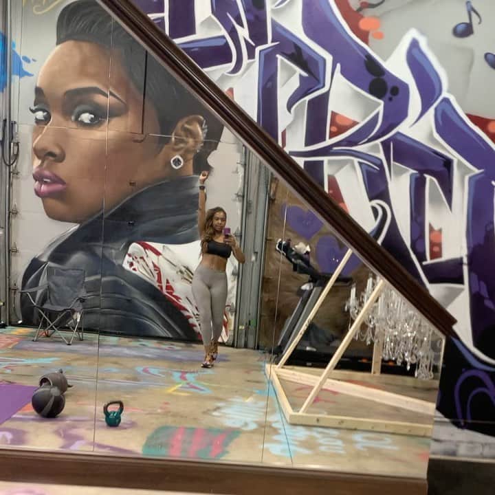 ジェニファー・ハドソンのインスタグラム：「I’m so glad my mother always  taught me to never depend on nobody else! If u want something done right , u got to do it yourself and if I don’t do it , it don’t get done ! @destinyschild essentials took me right on back ! This my anthem too #still-inspired art by @menaceresa」