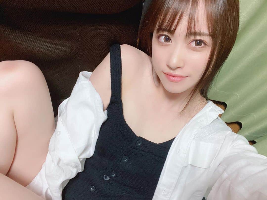 のインスタグラム：「✿﻿ ﻿ おはよ～☀️ 最近のお部屋着🌸﻿ ﻿ #クルーズグループ #av女優 #AV﻿ #セクシー女優 #桐山結羽 #部屋着﻿ ﻿」