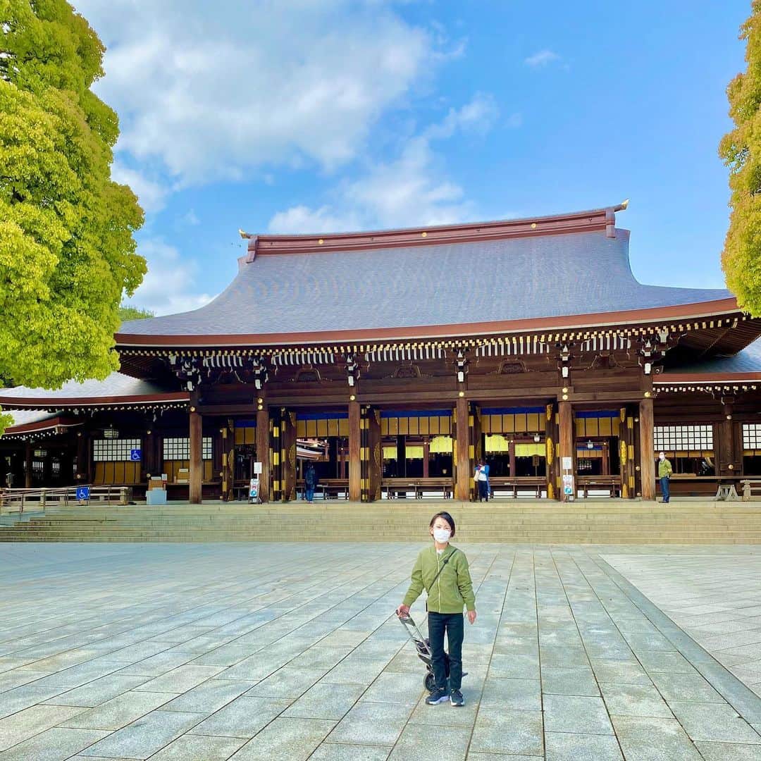 yukiさんのインスタグラム写真 - (yukiInstagram)「おはようございます。﻿ ﻿ まだ寒い時に行った明治神宮⛩﻿ みんなが幸せを感じられますように…﻿ ﻿ #お祈り好き﻿ #何かあると行きたくなる場所﻿ #happyカモン﻿ #騒がず時を待つ﻿ #明治神宮﻿ #milka」5月18日 7時57分 - milkayuki