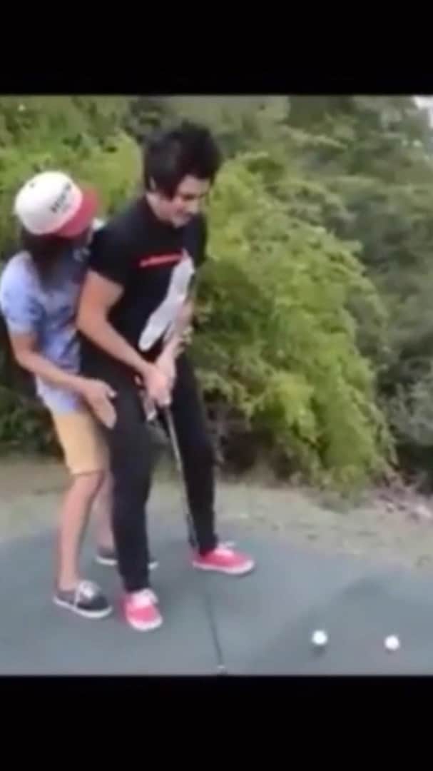 ヴィック・フエンテスのインスタグラム：「Thank you @ptvjaime for always making me laugh and thank you internet for this priceless footage😂❤️🎉🍻」