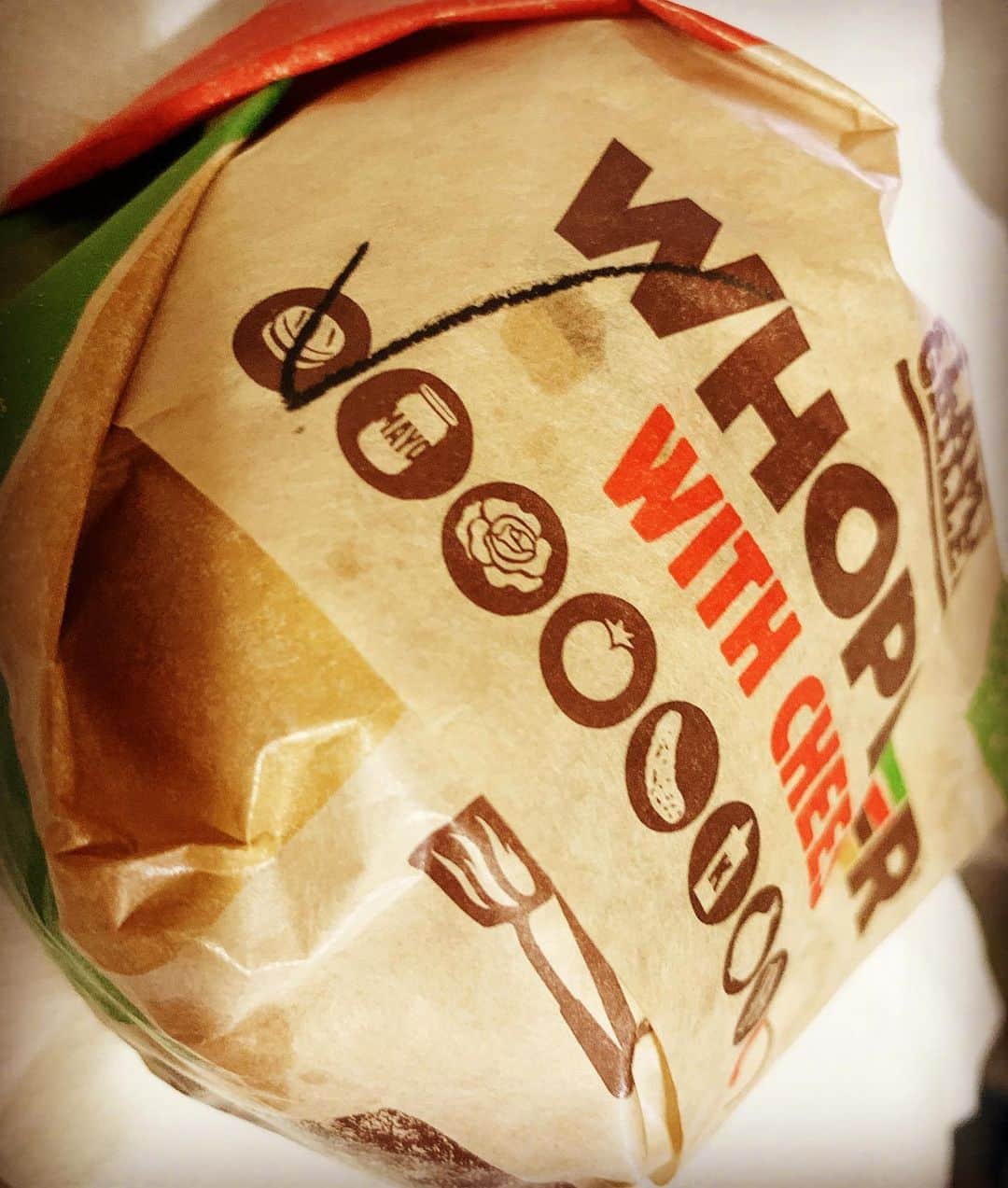 より子さんのインスタグラム写真 - (より子Instagram)「お腹が空きすぎた結果、 よりさんのパワーフード頂きます。 ・ #burgerking #whopper #🔥」5月18日 9時43分 - yorico513