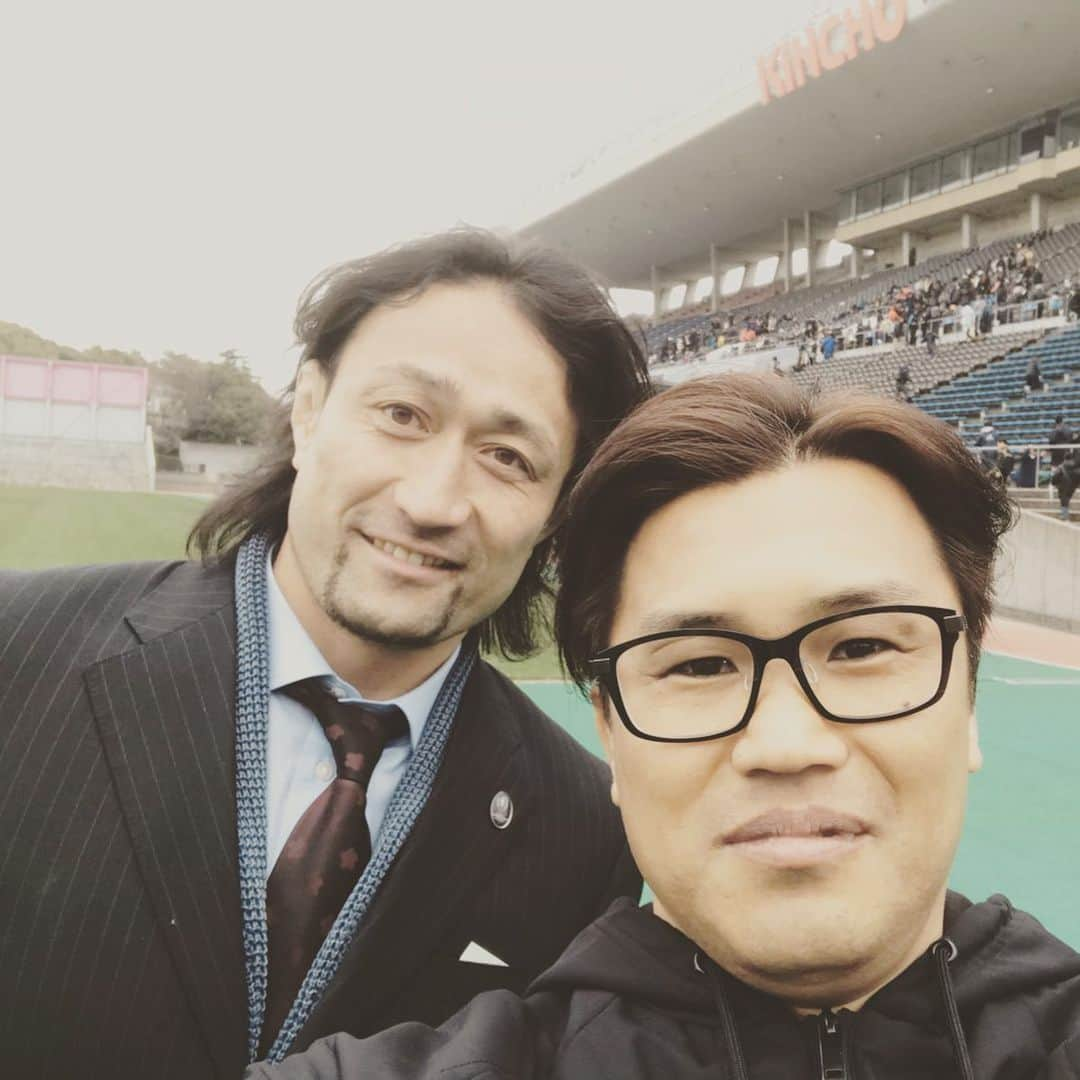 大西将太郎さんのインスタグラム写真 - (大西将太郎Instagram)「この写真の時『俺はもう今日が最後やけど、キンはまだまだ頑張れよ！』って話してたなぁ〜。自分の引退でもないのにめちゃくちゃ寂しそうな顔してくれたよな。今回、発表前に連絡くれたけど、嘘って思ってたし、思いたかった。でも、実際発表になって現実なんだなと。敵としてはいつもバチバチと体を当て合い、味方になれば何よりも信頼出来る。それが大野均っていう『漢』です。ここだけでは語り尽くせない思い出ばかりだけど、ひとまず『日本ラグビー 界のためにありがとう、そして、お疲れ様でした。』 #kin #sameage  #respect  #legend  #retirement」5月18日 20時32分 - shotaro12