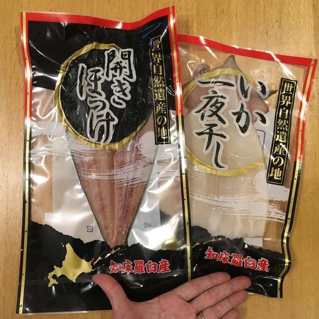 ワッキーさんのインスタグラム写真 - (ワッキーInstagram)「北海道の友達が送ってきてくれたホッケとイカ！めっちゃうまい！「MID」っていう会社の物で、漁師さん直送で販売してるからモノが違う！ いや〜ありがたや〜🙇‍♂️ #北海道 #海産物」5月18日 19時11分 - japan_wacky