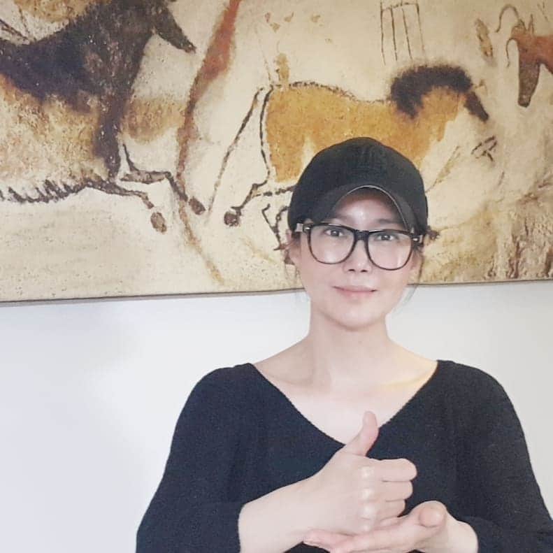 チ・スウォンのインスタグラム：「이 순간에도 코로나19로 인해 노력과 땀을 쏟고계시는 모든 의료진분들께 진심으로 감사드립니다.건강하십시요^^ 아름다운 첼리스트 홍진호 @jinho_hong 의 지목으로 #덕분에챌린지 에 동참합니다. 이어서 동참해주실 분들은  배우 황동주군 @hwang_dongjoo  드엔 전미연원장님 @mi_yeon_chun  이현석감독님 @standby_q  입니다. 진호씨! 지목해줘서 넘고마워요^^」