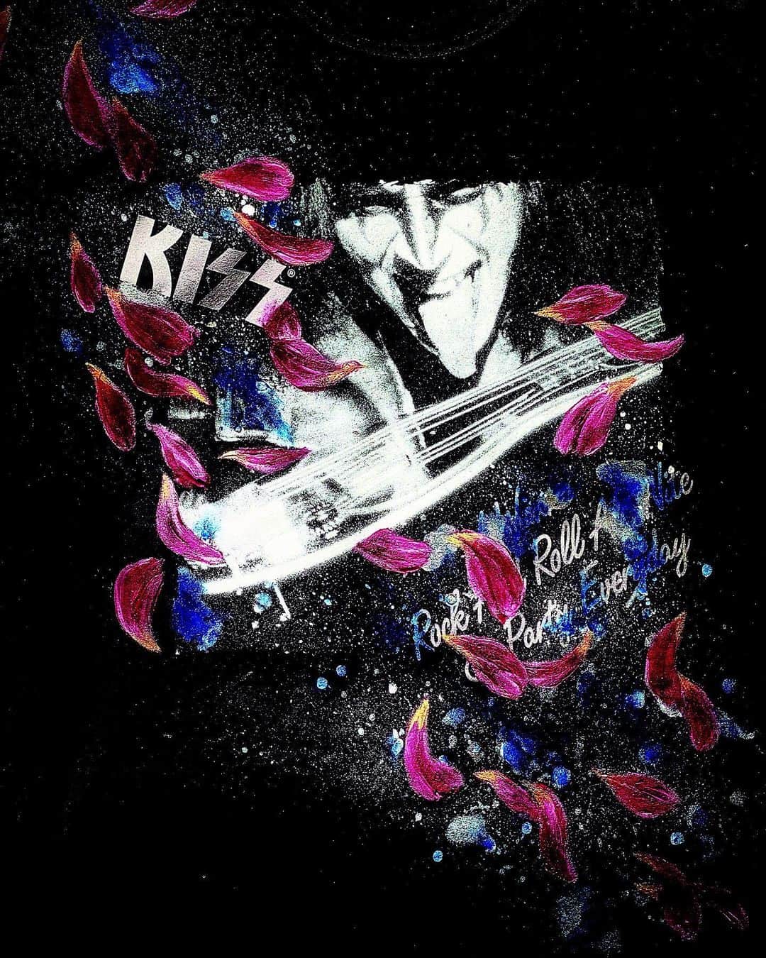 澤田友美さんのインスタグラム写真 - (澤田友美Instagram)「. panited rose petals . . magical🟦🌹🟦🎸🟦 . . #KISS #kissarmy」5月18日 19時17分 - tomomi__sawada