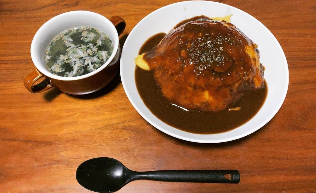 長田成哉のインスタグラム：「題名 「そりゃ、あるんやったらかけた方がええわな？昨日のビーフシチュー。オムライスに」 #個人的な自炊の記録」