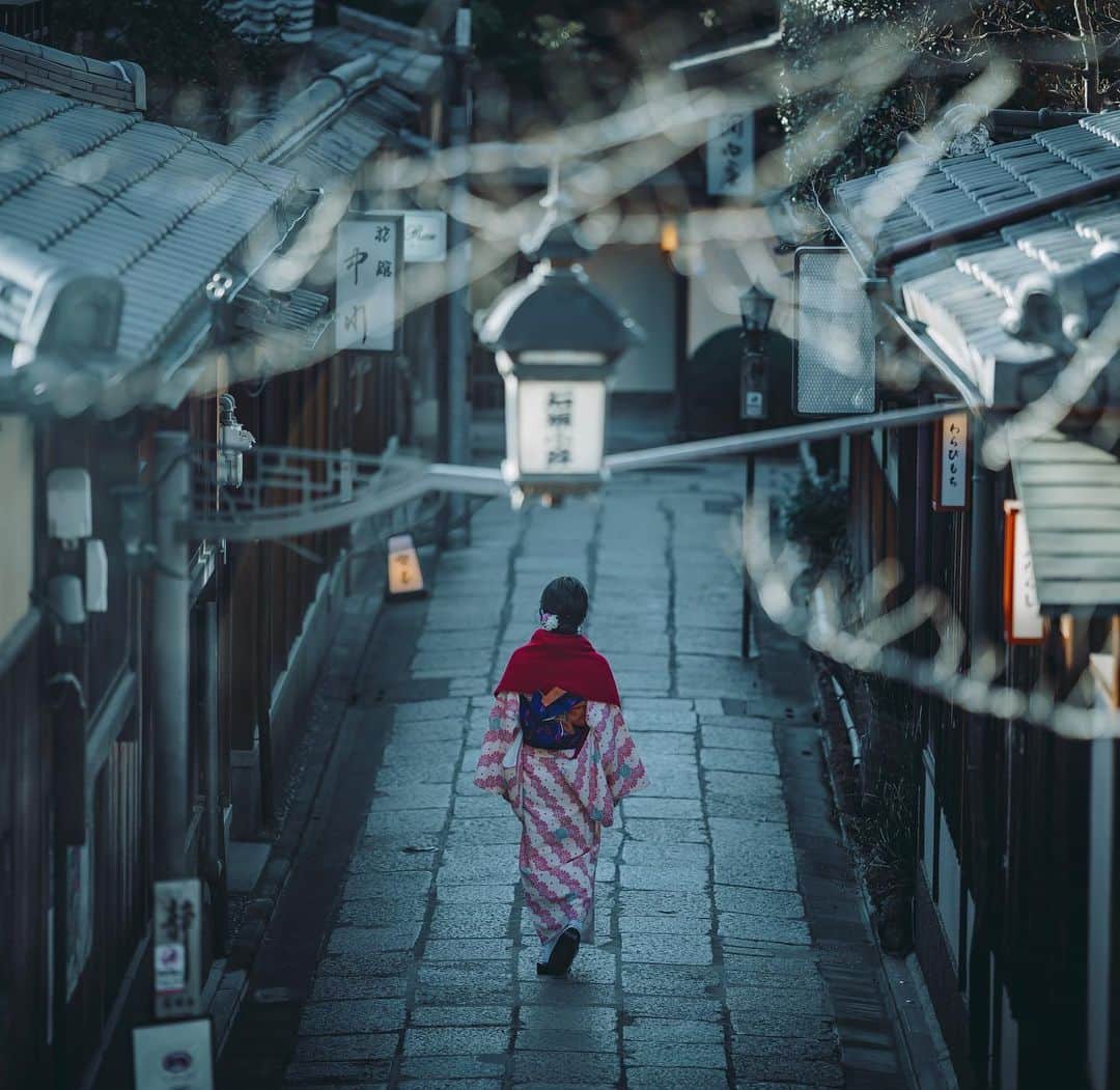 wacameraのインスタグラム：「I haven't been to Kyoto for two months, which I used to visit many times every month.  週に数回は行っていた京都に2カ月間いっていない。今京都はどうなってるのかな。驚くことに関西のクレジット請求の交通ICカードPiTaPaの請求が0円です…」