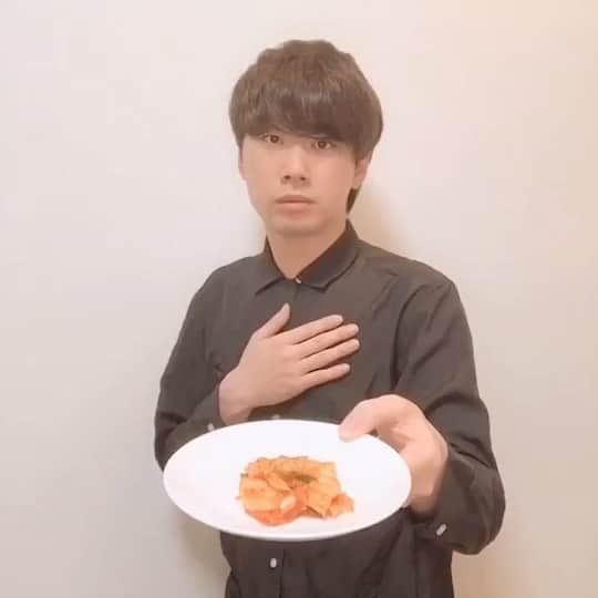 斎藤司のインスタグラム：「日常で何が争いになるかわからないね キムチでキレちゃだめだね あなたの周りにも長家はいるかも みんな自分だけの長家作らないようにね  #みんな仲良く #一言大喜利にもってこいのメロディ #長家と仲良く #自分だけのタンバム作ろうぜ #はしものインスタ @schoolzonehsm  #韓ドラ #あるあるたくさん  #面白い #見てね #韓国カルチャー大好き芸人後輩 #はしもの見ておれもやりたくなった #はしもに作ってもらった #おうち時間 #stayhome #リモートコラボ」