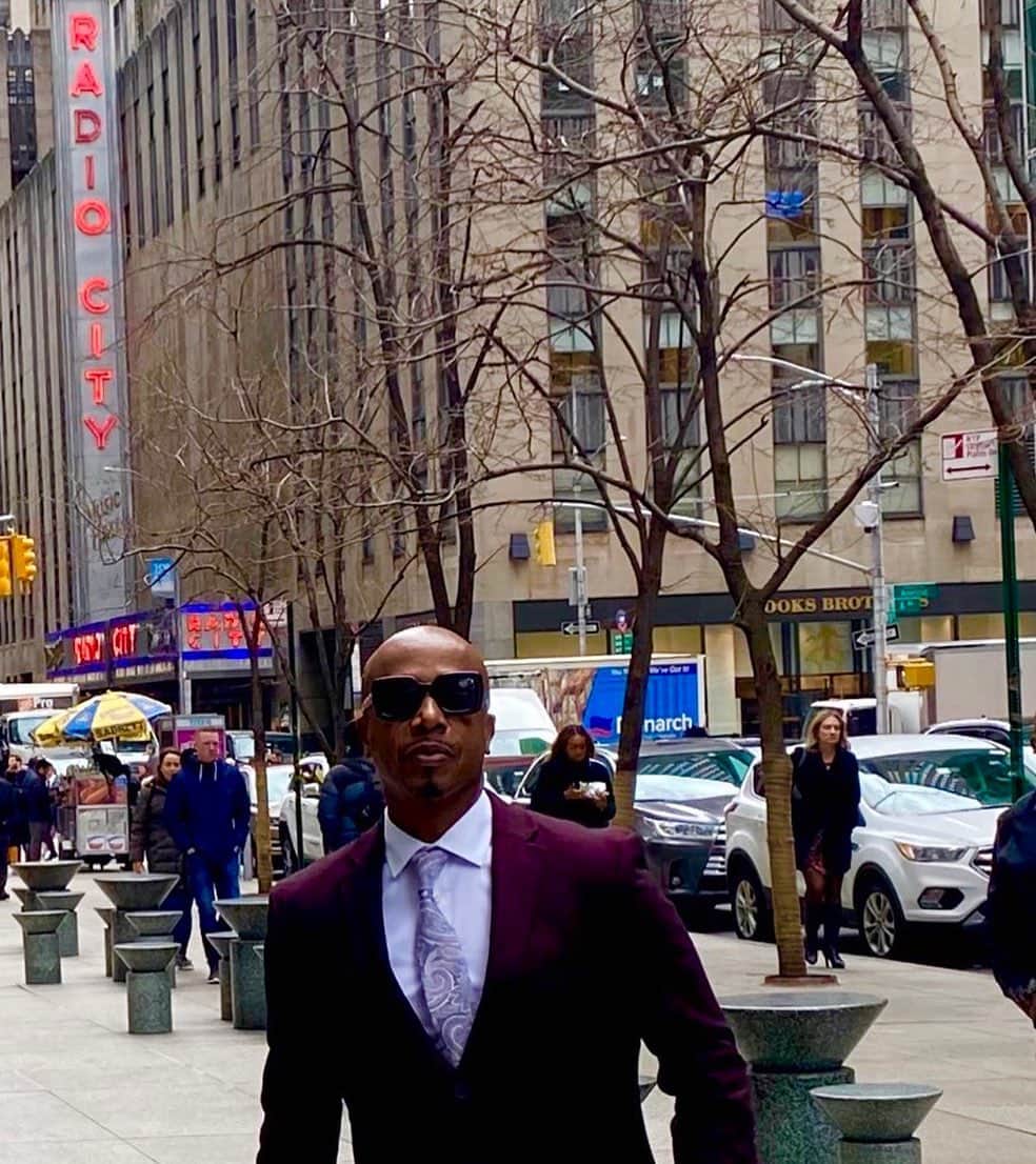 MCハマーのインスタグラム：「End of January in NY ... Sending New York Love. 👊🏾🦾💯🙏🏿🖤」