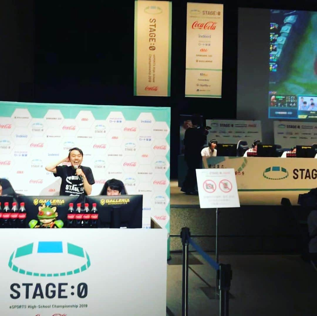 田中卓志さんのインスタグラム写真 - (田中卓志Instagram)「高校生のeスポーツの大会！stage 0のアンバサダーを今年もみちょぱと務めさせていただきます。今年は、予選から決勝まで全てオンラインでの大会となりました。地方から東京に行けないよという方も今年はチャンスあり！競技はクラッシュロワイヤル、フォートナイト、リーグオブレジェンドです。詳しくは、大会HPをご覧下さい。今年は後援に文部科学省がついてます。凄い！本日よりエントリー開始！！写真は昨年の中四国予選！  #stage0  #esports  #アンガールズ田中 #みちょぱ #文部科学省  #クラッシュロワイヤル  #フォートナイト  #リーグオブレジェンド」5月18日 20時08分 - ungirls_tanaka