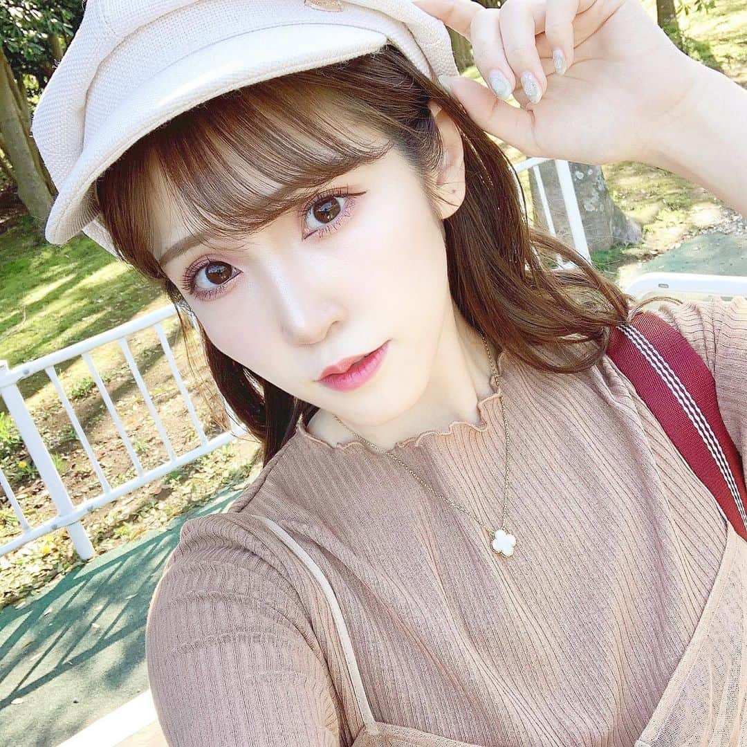 五十嵐茉優さんのインスタグラム写真 - (五十嵐茉優Instagram)「ㅤ のせる写真が本当にないので 載せてなかった自撮りを 掘り起こしました😯💭 ㅤ この日のメイク何使ったか 覚えてないけどいい感じ、、 なに使ったんだろう、、 ㅤ  最近は資料作ってたりPC作業が多くて 本当にずっとお家にいるんですが 肌の調子がすこぶるいいんです🧖🏻‍♀️💭 引きこもりのくせして パックにハマっちゃったの♡笑 ㅤ おすすめのパックを今度いくつか紹介します♪ ㅤ ㅤ #dazzlin #ダズリン #プチプラ #女子大生 #巻き髪 #巻き髪ロング #巻き髪アレンジ #キャスケット #前髪アレンジ #前髪 #ピンクメイク #ブルベ夏 #ブルベ #ray公認インフルエンサー #larmedolls #スポニチ女子」5月18日 20時23分 - mau08us