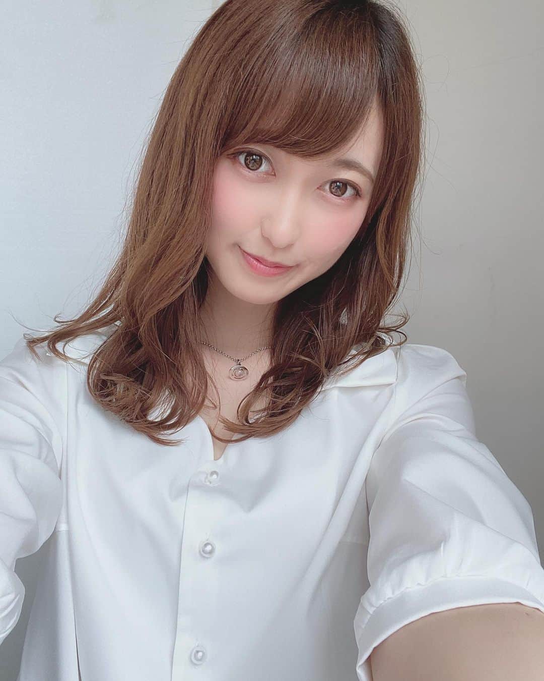 佐々木舞音のインスタグラム：「🧸❤︎ お久しぶりです‼︎皆さまお変わりなくお過ごしですか? . 私は来週から大学の授業がはじまります‼︎ 初のオンライン授業、どきどきです👩‍💻 . #前髪 #サロンモデル #サロモ . #viviennewestwood #toccocloset」