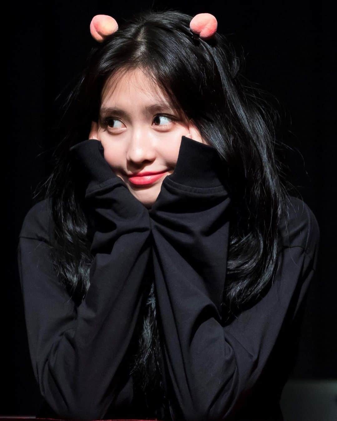 モモさんのインスタグラム写真 - (モモInstagram)「♡ [Fantaken] 191001 - Sinchon Fansign Event -  #MOMO #트와이스 #모모 #平井もも #もも #TWICE © krnxwolf」5月18日 20時27分 - momojype