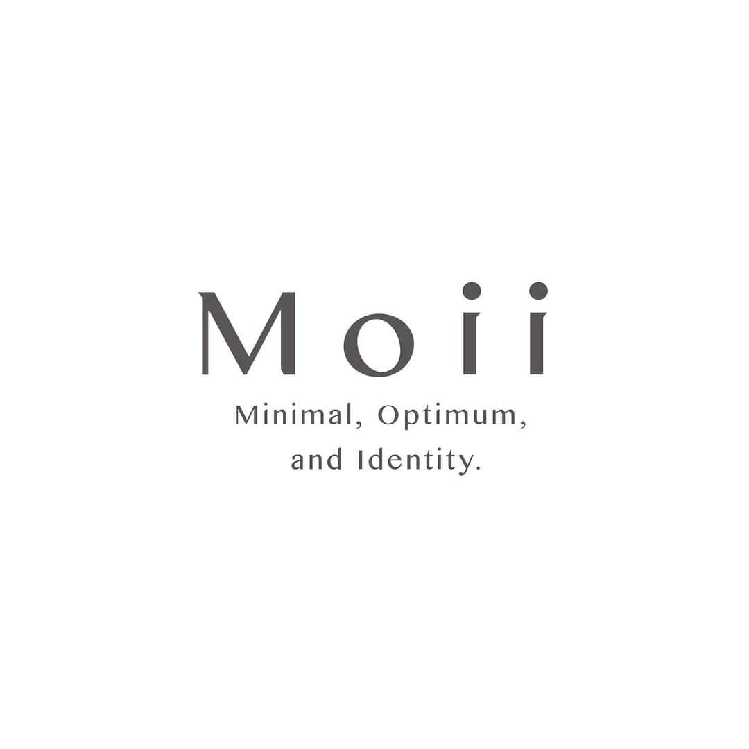 Moii／モイさんのインスタグラム写真 - (Moii／モイInstagram)「－Naming－﻿ ﻿ 「Moii」とは…﻿ ﻿ 「Minimal（最小）」﻿ 「Optimum（最適）」﻿ 「Identity（個性）」の頭文字と、﻿ フランス語の「Moi（わたし）」﻿ 英語の「I（わたし）」﻿ の組み合わせから生まれました。﻿ ﻿ 自分らしくあることこそ、なにより美しい。﻿ 女性の毎日に寄り添い、﻿ 使うことでより自分らしくなれるブランドでありたい…﻿ そんな想いを込めて名付けました﻿ ﻿ Minimal／Optimum／Identity﻿ −−−−−−−−−−−−−−−−−−−−﻿ ﻿ #Moii #Moiiバーム #Moiiオイル #Moiiクリーム #Moiiウォーター #Moiiミスト #Moiiコンク#モイ #モイバーム #モイオイル #モイクリーム #モイウォーター #モイミスト #モイコンク﻿ #ヘアケア #ヘアスタイリング #ヘアアレンジ #スタイリング剤 #ヘアトリートメント #ナチュラルコスメ #自然由来 #天然精油#シンプルな暮らし #おうち美容 #おうち時間を楽しもう #ヘアサロン #美容室﻿ #美容室専売品 #ルベル #タカラベルモント」5月18日 11時42分 - moii_lebel