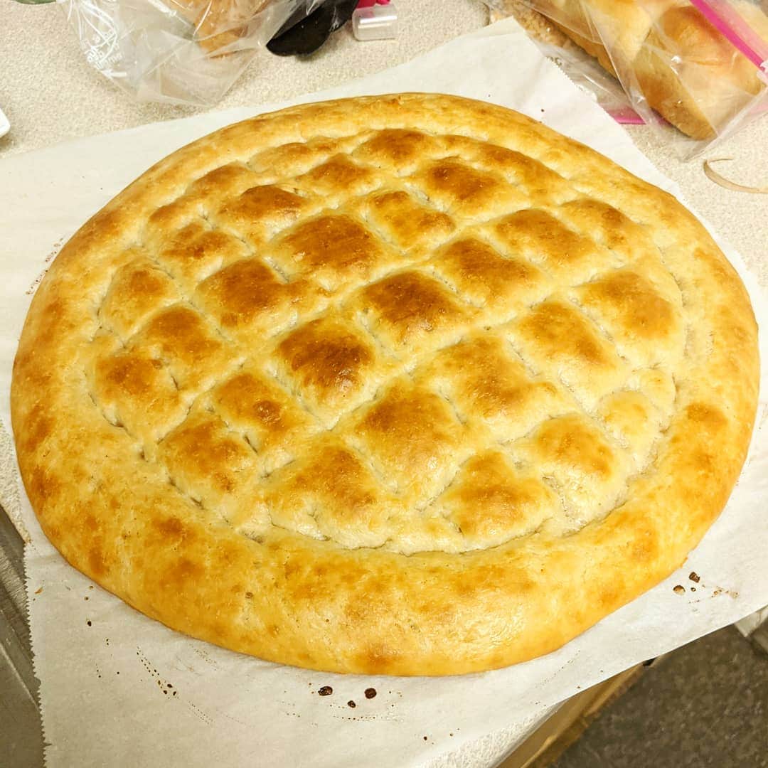 アマルのインスタグラム：「今日作ったパン🤔初めて作ったターキッシュパン。トルコのパン?!トルコのパイっていう人もいるけど、パン😅 動画あげる前にもうちょっと練習したい😊👍100%って思ったら動画あげるね💋まだまだ練習が必要。」