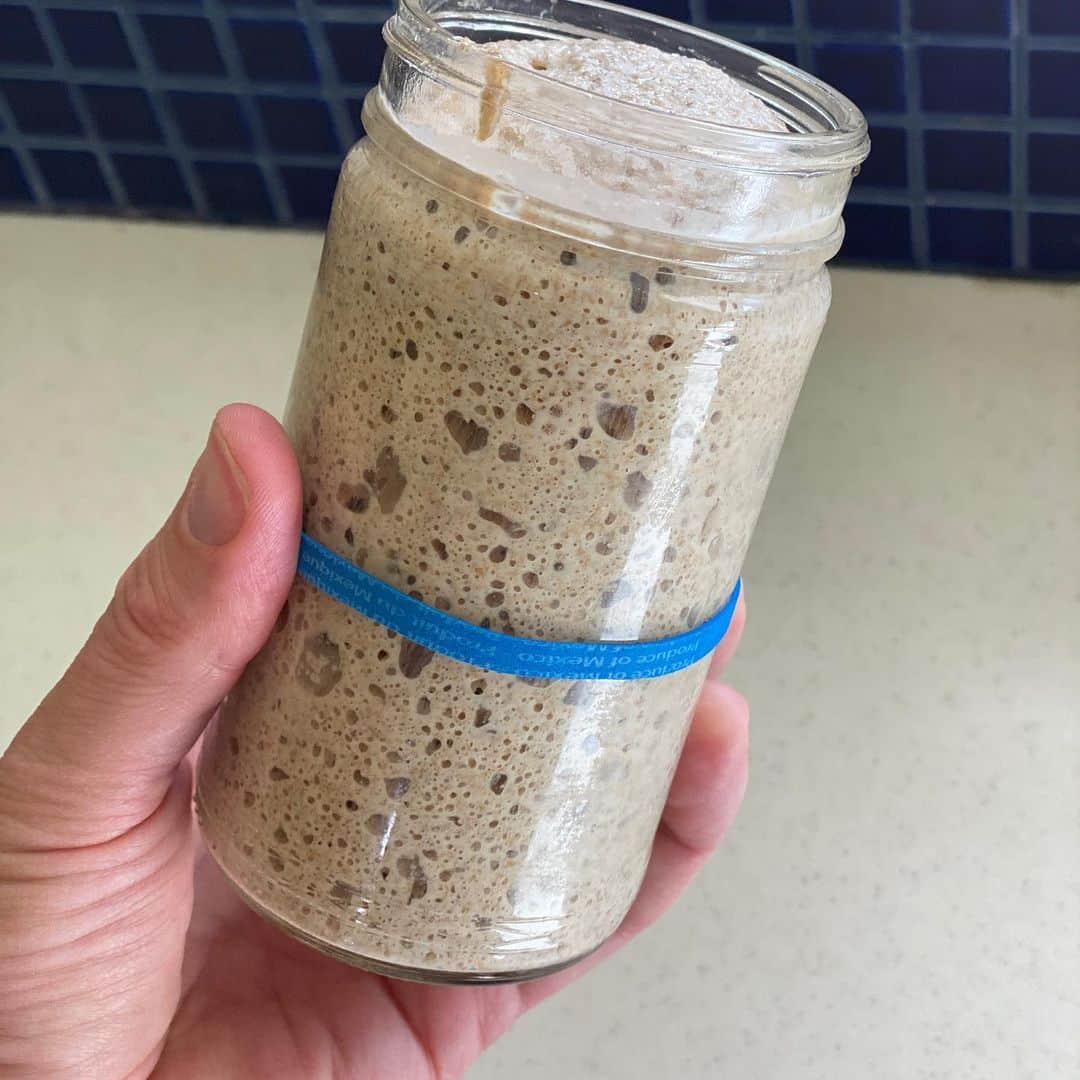 ジム・アドキンスのインスタグラム：「My friend “Ron” really likes rye flour.」
