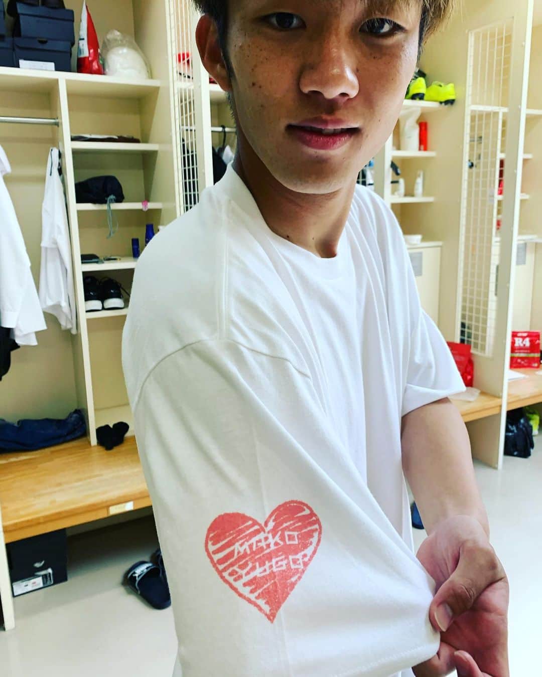 金井貢史さんのインスタグラム写真 - (金井貢史Instagram)「皆さん、こんにちは！ そしてお待たせしました！ YugoとMakoのTシャツ出来ました！ イラストくれた方、本当にありがとうございます！本人達も喜んでいます！ #エスパルス　#15 #商品化したいね」5月18日 12時04分 - kanai_takashi_13