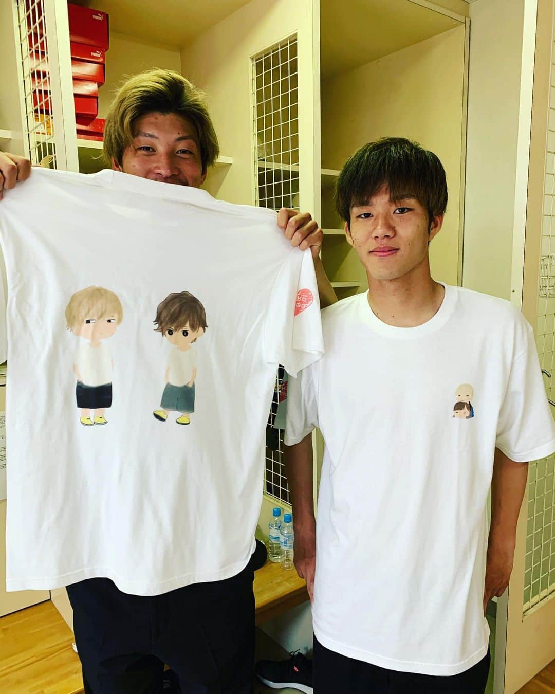 金井貢史のインスタグラム：「皆さん、こんにちは！ そしてお待たせしました！ YugoとMakoのTシャツ出来ました！ イラストくれた方、本当にありがとうございます！本人達も喜んでいます！ #エスパルス　#15 #商品化したいね」