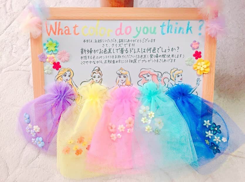 のインスタグラム：「花嫁diyの参考になる♡可愛いウェディングアイテム5選💓 . @weddingnews_editor まいにち150記事を配信♩アプリもよろしくね💕 . . 📷本日のカバーPhoto🕊♩+ﾟ . . @w.chicaco0528 さん💕 . . #花嫁diy の参考になる♡w.chicaco0528さんの可愛い #ウェディングアイテム 💓 . カバーは #ディズニープリンセス のドレス当てクイズボードです👗✨ . #ドレス 部分をチュールと小花で飾りつけ、ボードから飛び出す立体感がとても可愛いデザインですよね😍♩ . ほかのアイテムも素敵なので、ぜひスワイプ👉🏻してみてくださいね✨ ﻿. . . ...................................... ❤️【WeddingNews情報】❤️ . 本日新着のオススメ記事をご紹介します✨ . . ①先輩花嫁に調査！節約して良かったもの・後悔したものは？💕《お金・段取り》 . . ②ドライフラワーなら季節関係なし！最新版大人の装花コーデ実例集♡💕《テーマ・装飾》 . . ③全4種受付に欠かせない！おしゃれな芳名帳のテンプレート♡💕《DIY》 . . ④ゲストへのおもてなし＊あったら嬉しいアメニティグッズ総まとめ！💕《演出》 . . ⑤後悔の声実際にあったプランナーさんとのトラブル例と解決策＊💕《お金・段取り》 . . ※《》は記事のあるカテゴリー名❤️ . などなど、その他にも新着記事が配信中💕アプリダウンロードがまだお済みでない方は是非 @weddingnews_editor のURLからダウンロードしてみてくださいね💕 . . . ＼📷投稿お待ちしています／ . 花嫁はもちろん、業者さんも大歓迎✨ アナタのお写真をご紹介してもOKという方は、ぜひ #ウェディングニュース にお写真を投稿してください💕 . . ⬇︎関連アカウント⬇︎ . 🕊メインアカウント 【 @weddingnews_editor 】 . 💒インスタグラムで式場探し 【 @weddingnews_concierge 】 . 👰花嫁から式場探し 【 @weddingnews_brides 】 . . その他、編集部からの連絡専用 @weddingnews_contact や、スタッフ個人の連絡用とし @WN_xxxx（xxxは個人名）があります💕 . . …………………………… ❤️ウェディングニュースとは？ …………………………… . 花嫁のリアルな”声”から生まれた、花嫁支持率No1✨スマホアプリです📱💕 . . 🌸知りたい… #結婚式準備 に役立つ記事を毎日150件配信中♩ . 🌸見たい… インスタの #ウェディング 系投稿TOP100が毎日チェックできる＊IG画像の複数ワード検索も可♩ . 🌸叶えたい… 式場をはじめとした #結婚式 関連の予約サイトが大集合♩ . 🌸伝えたい… 自分の結婚式レポ『マイレポ』が簡単に作れる♩卒花嫁のレポが読める♩ . . @weddingnews_editor のURLからDLしてね✨ . . #花嫁 #ウエディング  #結婚 #プレ花嫁 #プレ花嫁準備 #2020春婚 #2020夏婚 #2020冬婚 #2020秋婚  #全国のプレ花嫁さんと繋がりたい #プロポーズ #婚約 #2021春婚 #プリンセス #結婚式diy #ディズニーウェディング #ディズニーランド #カラードレス #ウェルカムボード #ウェルカムスペース #結婚式演出」