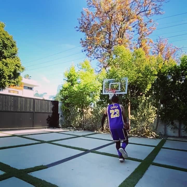 カルロス・ベラのインスタグラム：「We are ready for @nba」