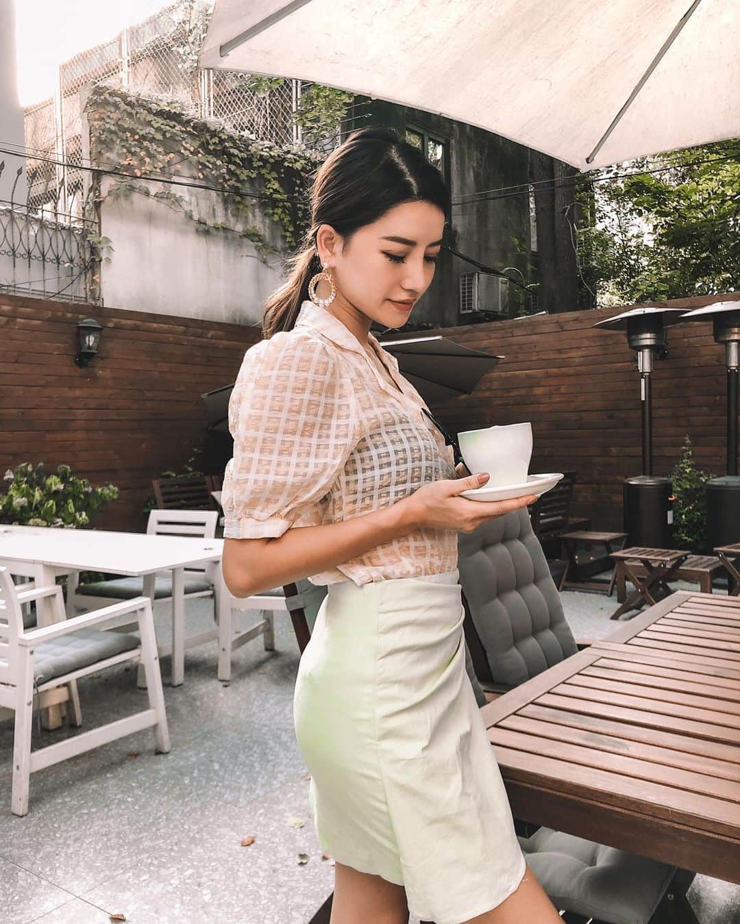 のインスタグラム：「Happy Monday angels ☕️🕊🤍」