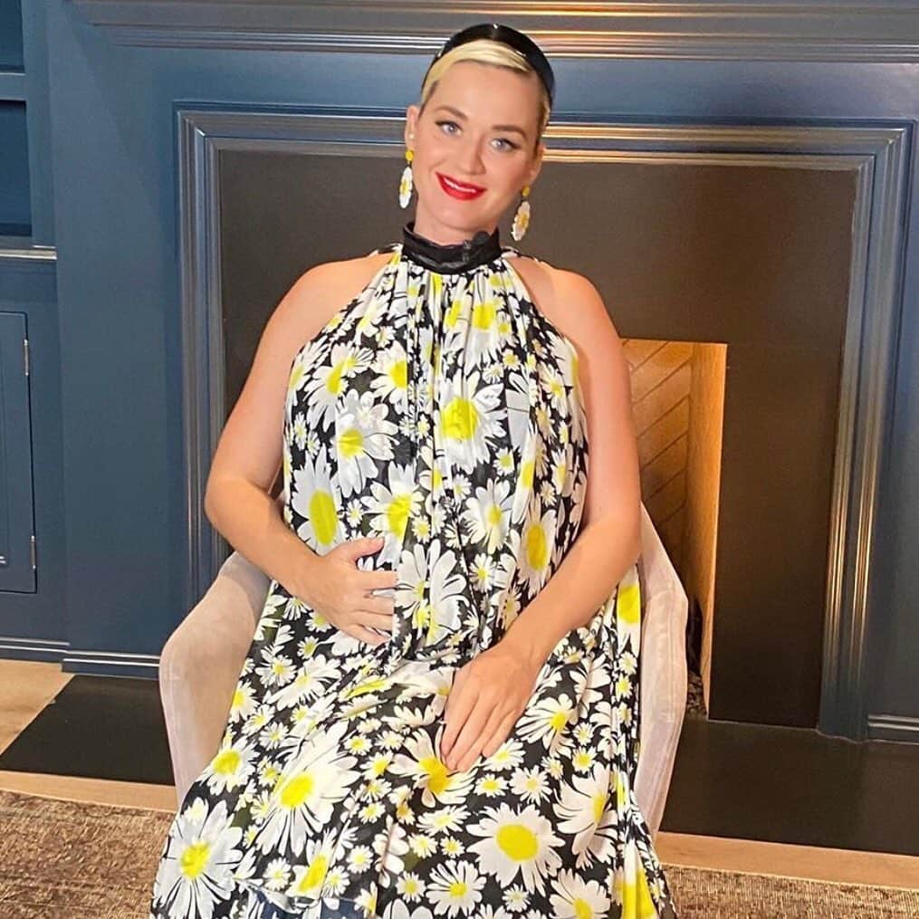 American Idolさんのインスタグラム写真 - (American IdolInstagram)「The #IdolFinale’s covered in #Daisies 🌼❣️🌼 Tune in for @katyperry’s West Coast performance!」5月18日 13時16分 - americanidol