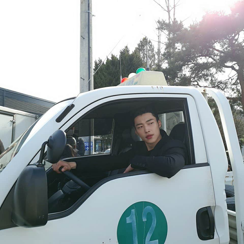 ウ・ドファンさんのインスタグラム写真 - (ウ・ドファンInstagram)「면허를 대신 따줘 보았다🚛🚛🚛」5月18日 13時21分 - wdohwan