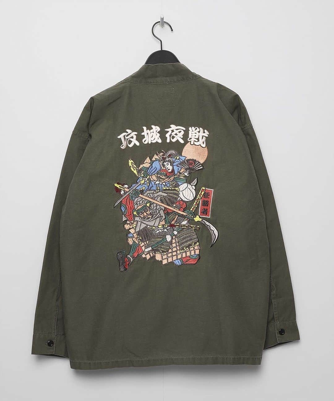 ヴァンキッシュのインスタグラム：「■攻城夜戦(The Siege Night Battle) Design Embroidery Military HANTEN Jacket[VWJ027] Size:S.M.L Color:Black.khaki JPY 20,900 (tax included) ㅤㅤㅤㅤㅤㅤㅤㅤㅤㅤㅤㅤㅤ Shop link bio！ ——————————————— ‪#VANQUISH #vanquishjp」