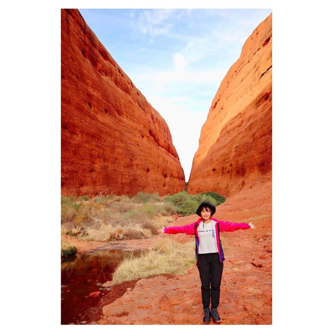 のインスタグラム：「. 🇦🇺🐨🦘🌏 #一人旅 #オーストラリア #エアーズロック #ウルル #australia #uluru #katatjuta #katatjutanationalpark #カタジュタ #ulurukatatjutanationalpark #mountolga #ayersrock」