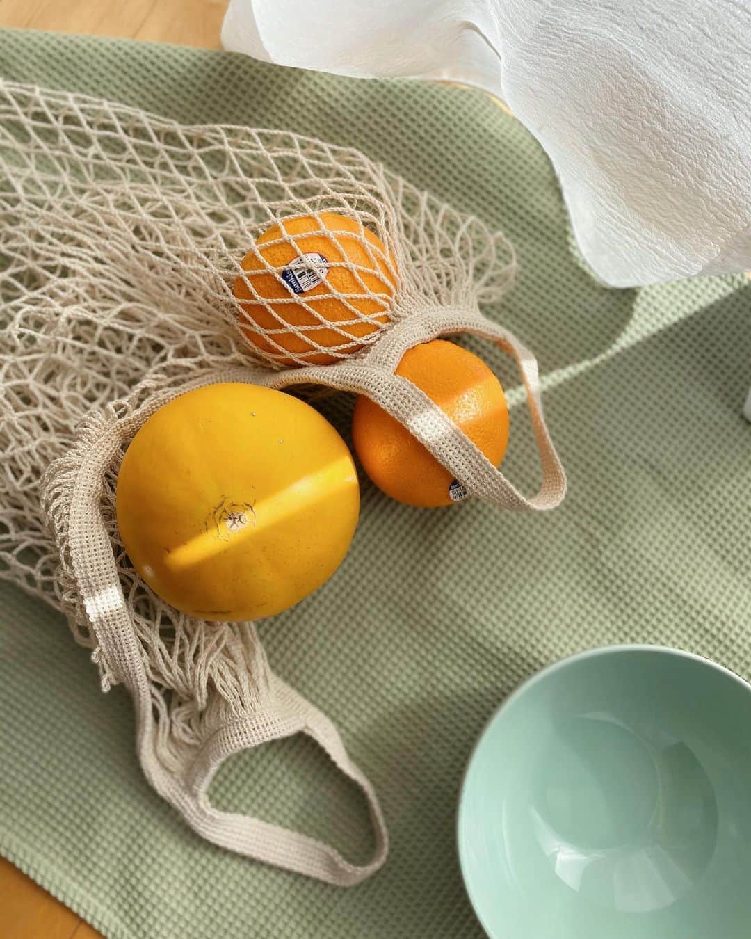 のインスタグラム：「#relaxingtime . 🍋🌼🧡🍈🌿 . #stayhome」