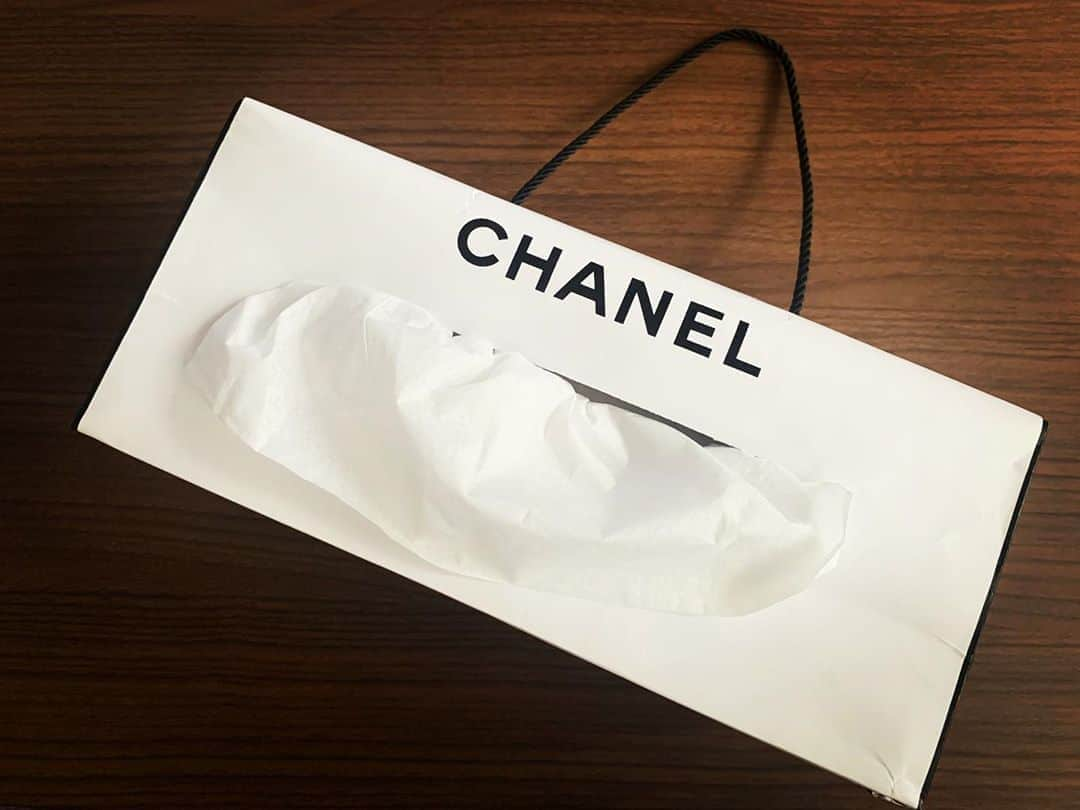 佐藤あり紗さんのインスタグラム写真 - (佐藤あり紗Instagram)「. . . CHANELのティッシュBOX💄 . . . #手作り　#ティッシュ　#ティッシュボックス #ティッシュ入れ #CHANEL #シャネル　#紙袋　#紙袋メイキング #バレーボール　#リガーレ仙台　#佐藤あり紗」5月18日 14時50分 - arisa_chu