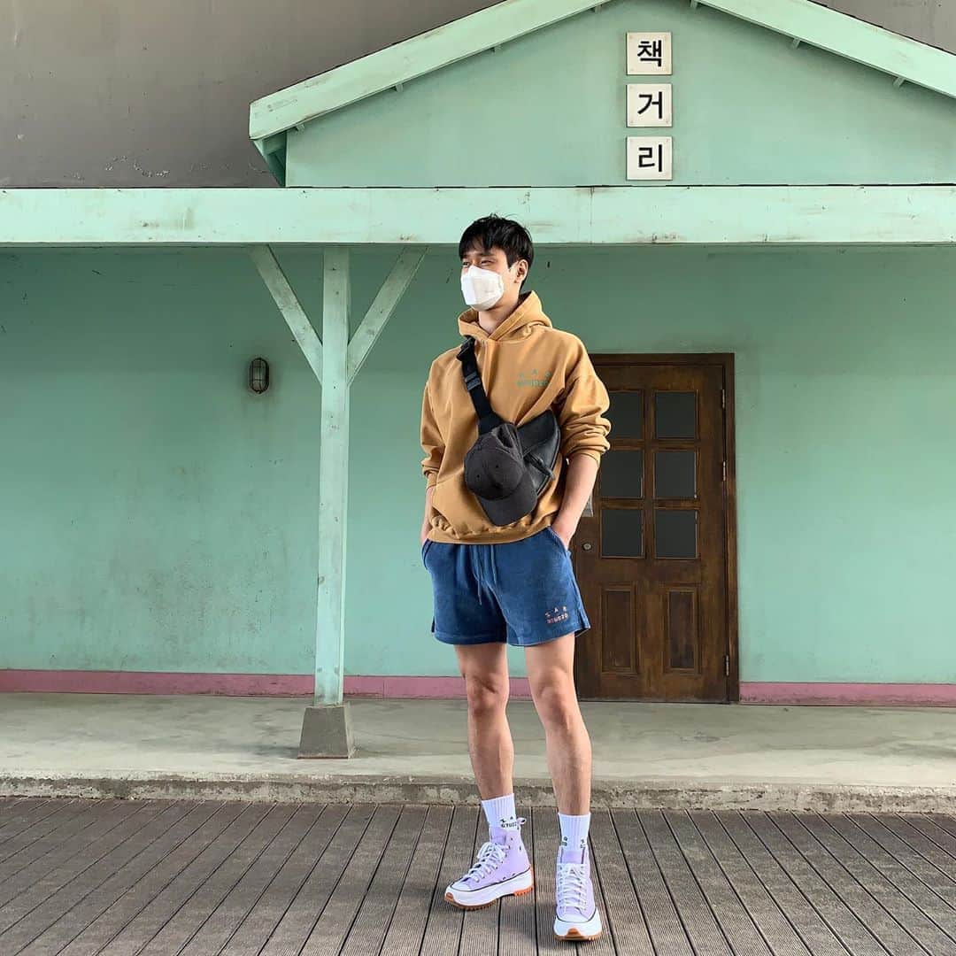 コ・ギョンピョのインスタグラム：「산책🚶🏻 with @iabstudio」