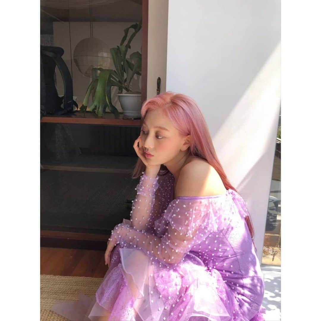 TWICEさんのインスタグラム写真 - (TWICEInstagram)「🌸MORE&MORE🌸」5月18日 14時58分 - twicetagram