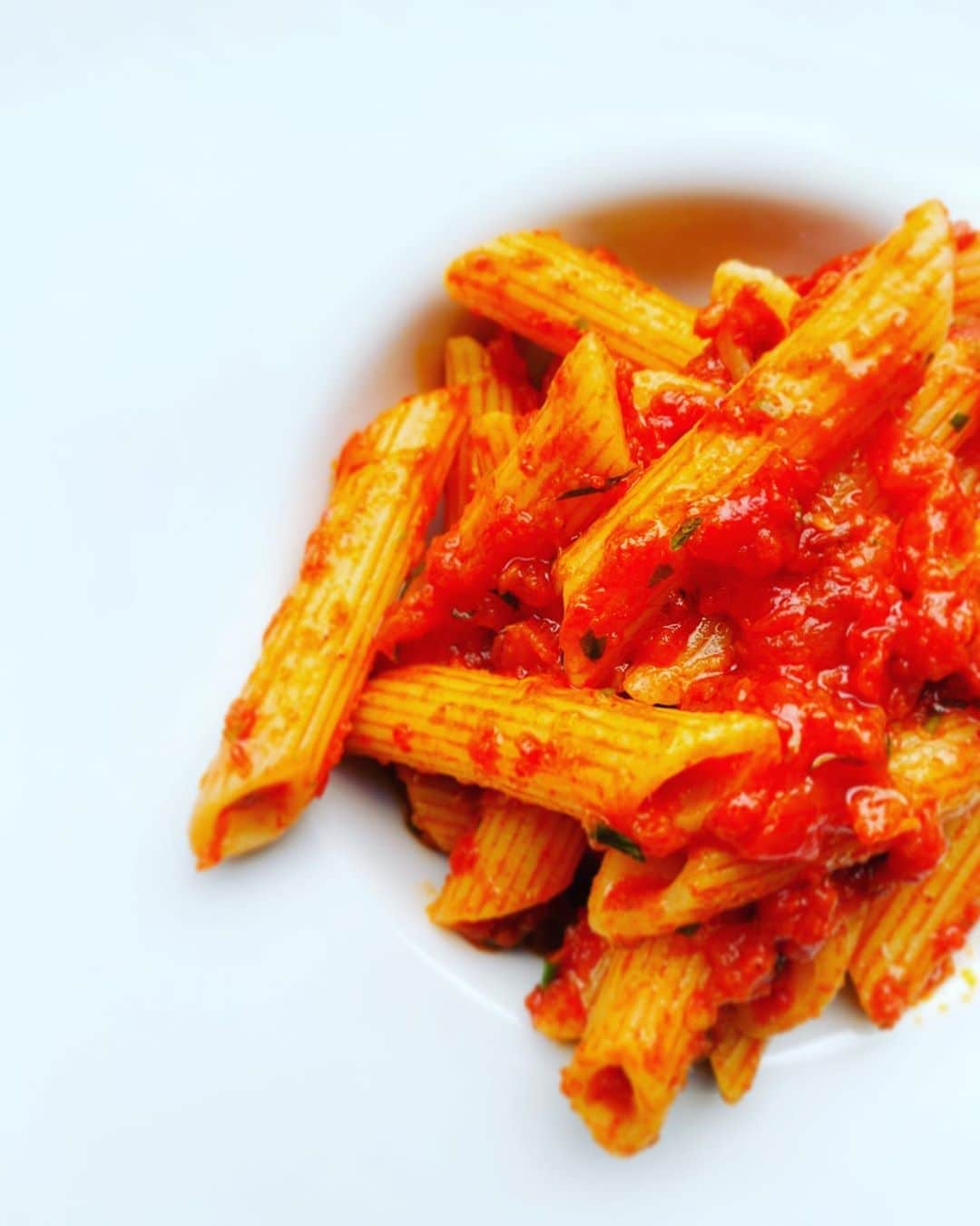 ベリッシモ・フランチェスコさんのインスタグラム写真 - (ベリッシモ・フランチェスコInstagram)「The flame of Passion❤️”Penne all’Arrabbiata” with Kanzuri from Niigata by Francesco Bellissimo Chef 🌶🔥👨‍🍳 Stay home, stay safe and enjoy pasta😘 Check the video recipe on Youtube: https://youtu.be/rtuxI3F8Ckc  暑い時は激ウマ『アラビアータ』が良い！ユーチューブのレシピ動画も見てね😍 #ベリッシモ #料理研究家 #francescobellissimo #chef #tvchef #celebritychef #cheflife #masterchef #penneallarrabbiata #pennearrabbiata #arrabbiata #pasta #cooking #recipe #pennepasta #gourmet #パスタ #アラビアータ #料理 #料理教室 #レシピ #レシピ動画 #イケメン #イケメン料理研究家 #イケメン料理教室 #イタリア料理 #イタリア #イタリア人 #かんずり」5月18日 15時14分 - bellissimoyoshi