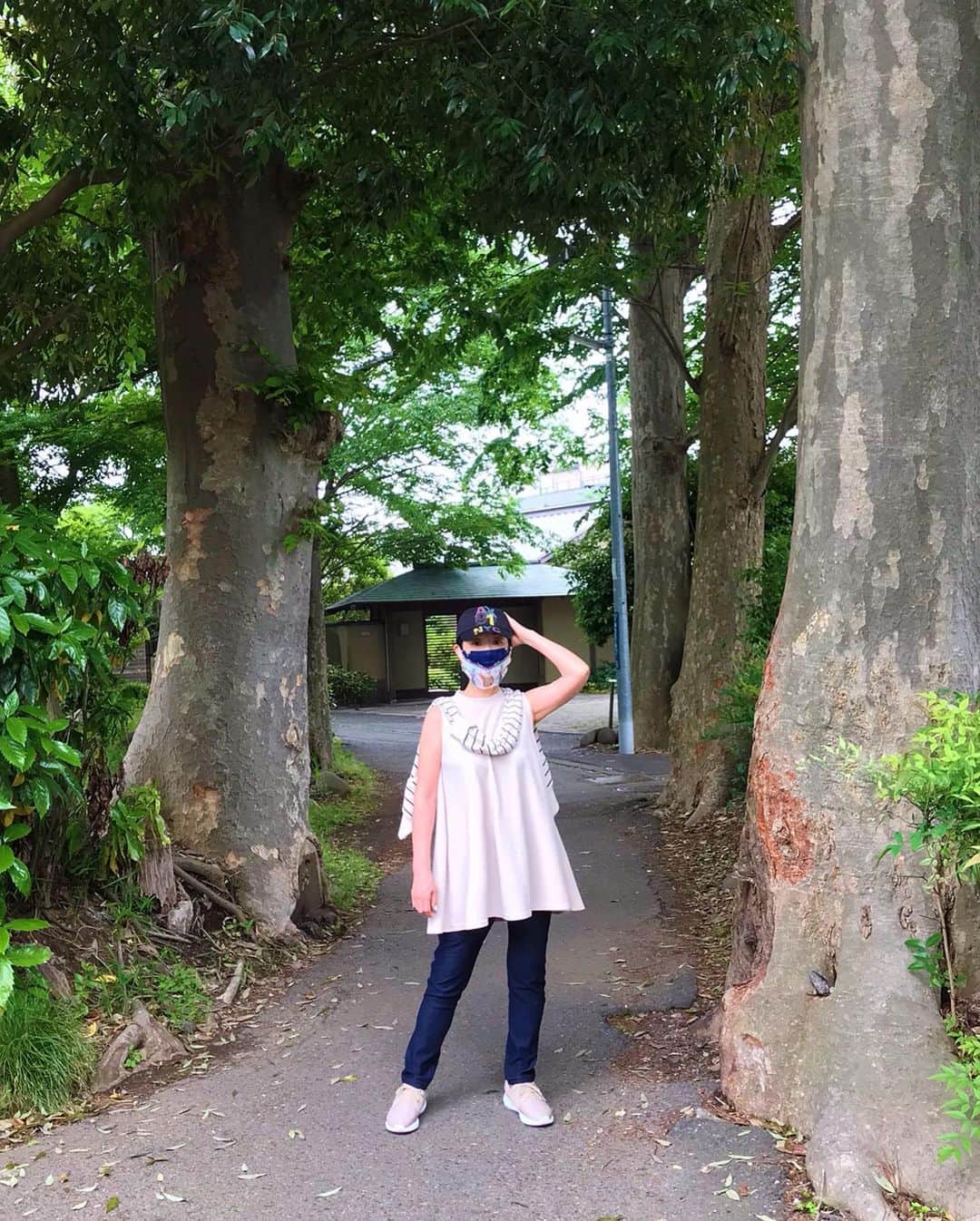 小川知子さんのインスタグラム写真 - (小川知子Instagram)「#霧雨 #散歩🚶🏻‍♀️ #ハンカチマスク #厚焼き卵 #小川知子」5月18日 16時29分 - tomoko_ogawa_