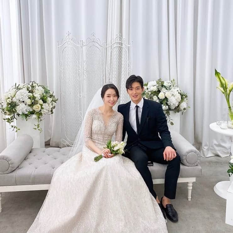 クァク・ヒソンのインスタグラム：「제가 결혼한거 아니라구요 😅🤣 #남매샷 #웨딩 #wedding」