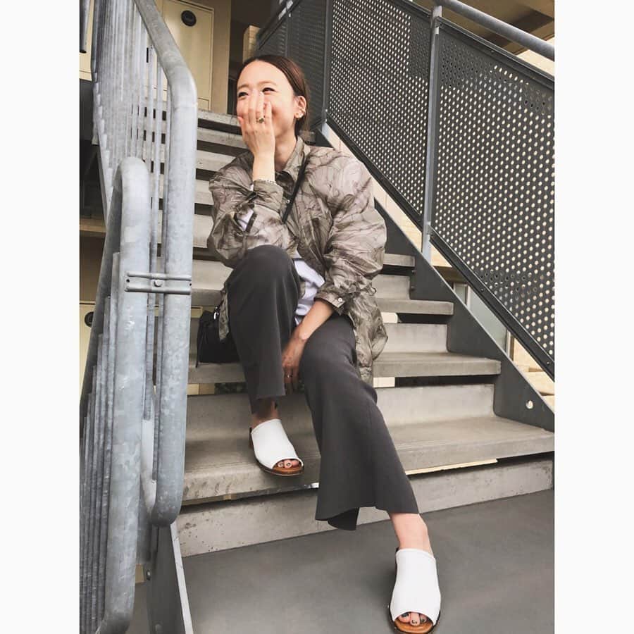 野尻美穂のインスタグラム：「今日は涼しいねー。 雨だと頭も痛くなる😭 家にいるととにかくお菓子食べたくなっちゃうから大食いの動画観て満たしてるよ🤣💀 #顔丸い◯ 昨日のネイルもやってくれた方が沢山いて嬉しい🥰 ありがとうございます💞」