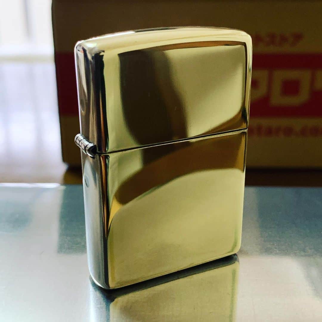 伊阪達也さんのインスタグラム写真 - (伊阪達也Instagram)「＃ジッポ #金属磨き  #鏡面仕上げ  磨き続けると下地の金色の部分が出てきて色がゴールドに変わりましたー♪ 真鍮かな？」5月18日 16時51分 - tatsuyawr250x