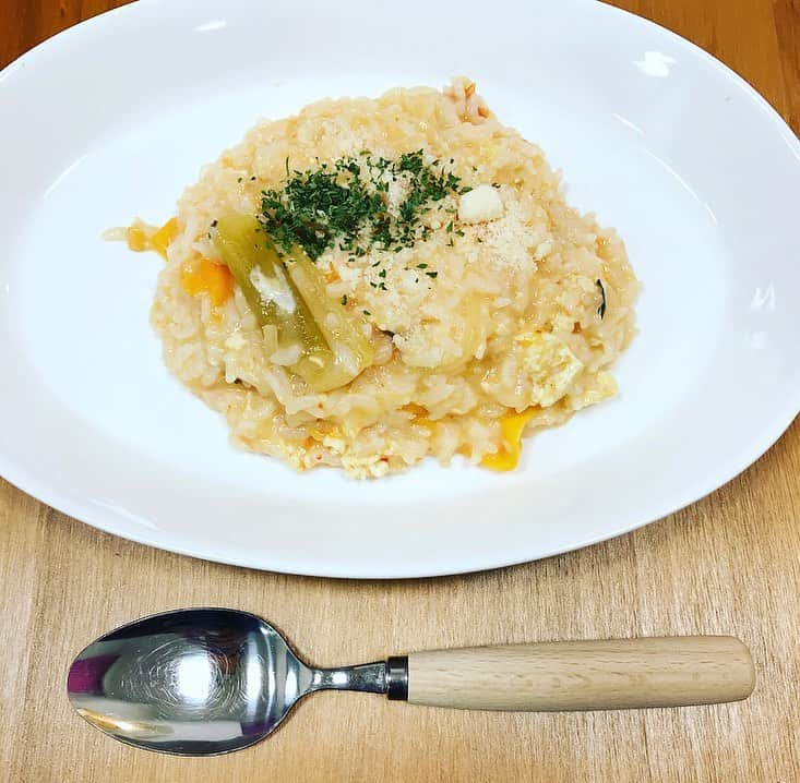 千眼美子さんのインスタグラム写真 - (千眼美子Instagram)「・ 一個前の the炊。自炊。 ステーキ丼と洋風キムチおじや。 あとでまたニュースあるので。 夜更新します。 #ごはん #自炊 #the炊」5月18日 17時13分 - yoshiko_sengen