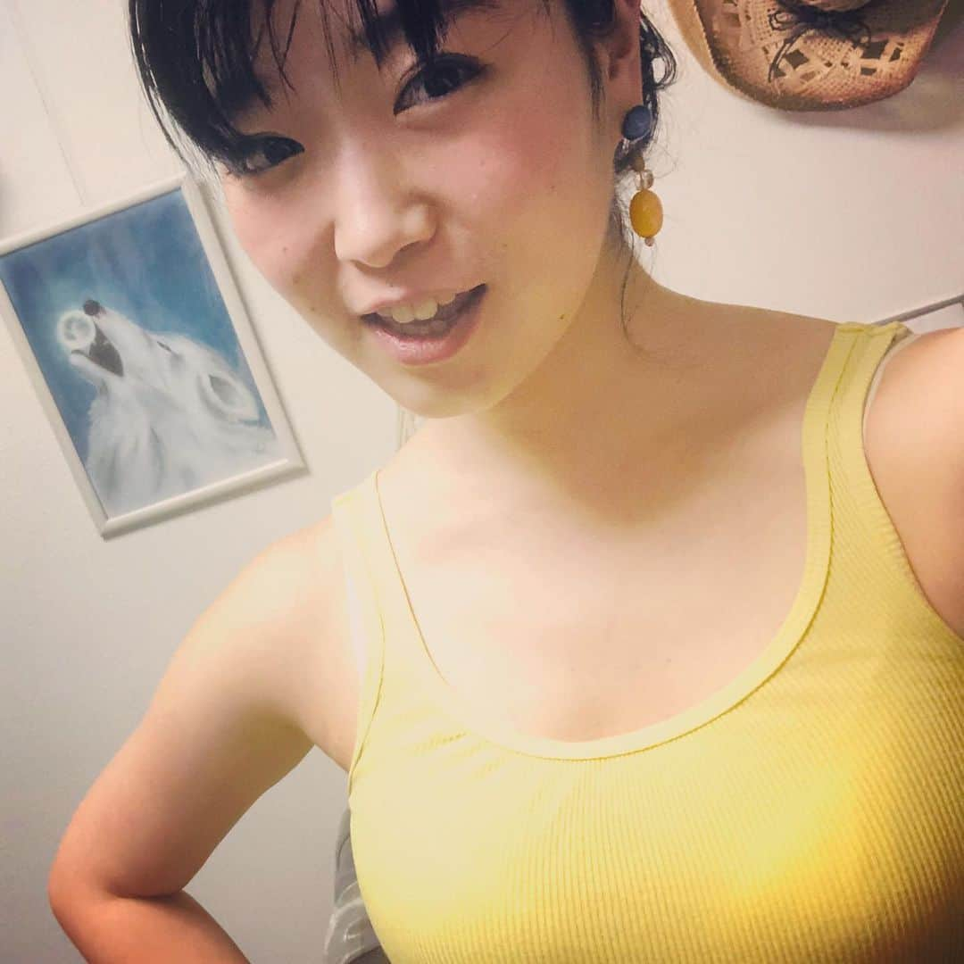 佐々木心音さんのインスタグラム写真 - (佐々木心音Instagram)「配信ライブに向けて、練習の毎日。 5/23 sat 17:00〜18:30 band member は stay homeで 演奏参加！あたしは1人ステージから。 チケットはこちら！ https://kokoneshop.theabase.in . . . . #livestream #music #sololive #zoom #birthday #talkevent #musicstage  #actress #singersongwriter #kokonesasaki  #配信ライブ #見届けてください #誕生日 #ソロの世界観 #佐々木心音 #5月23日 #17時から #ズーム #歌います #弾きます #演じます #喋ります #なので練習頑張るぞ」5月18日 17時17分 - sasakikokone