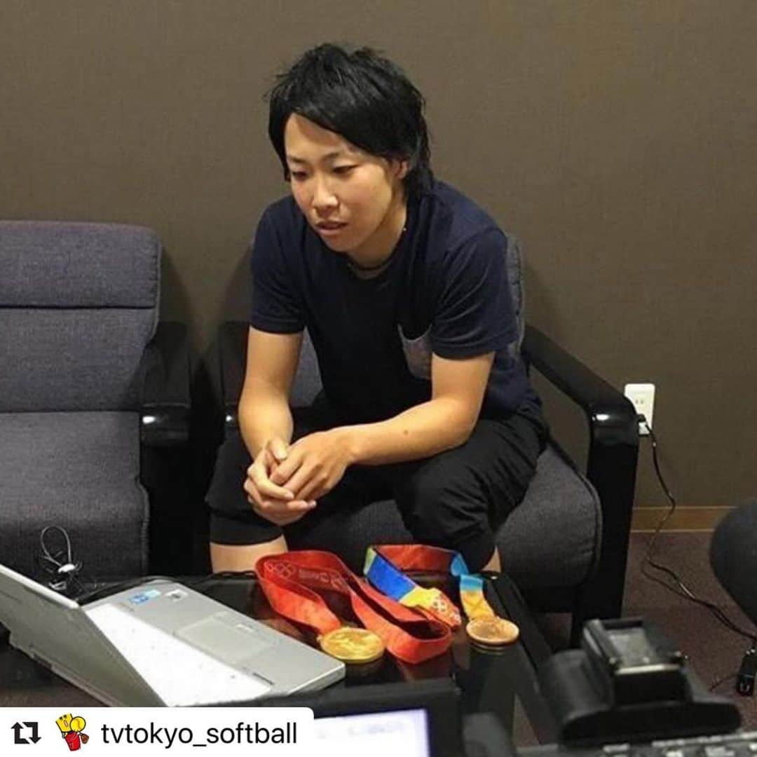 山田恵里さんのインスタグラム写真 - (山田恵里Instagram)「#Repost @tvtokyo_softball with @make_repost ・・・ 【放送告知⚡️】 あと5日‼️ 5月23日（土） 追跡LIVE!SPORTSウォッチャー #山田恵里 選手特集 @eriyamada19  五輪競技からの除外に五輪の延期… 困難をくぐり抜けてきたレジェンドが今伝えたいこと。 密着7年の記録です。 ・ 【2016年8月4日】 ソフトボールが3大会ぶりに五輪競技に復帰🥎 「止まっていた時計が動き出した。」 ・ ※都合により番組内容変更の可能性があります。  #テレビ東京 #ソフトボール #softball #japan #EriYamada #当たり前なことが当たり前じゃない」5月18日 17時25分 - eriyamada19