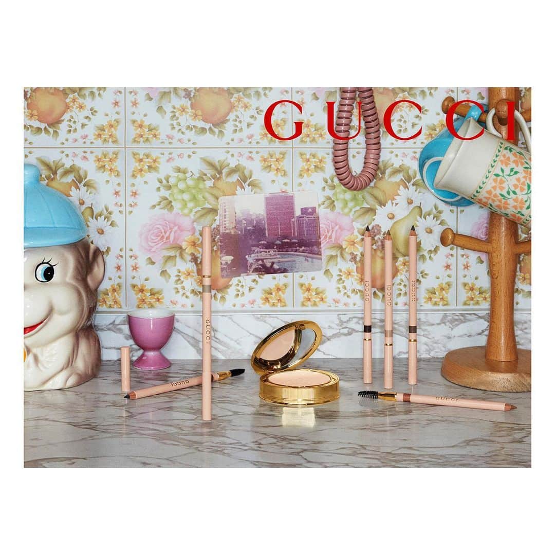 のインスタグラム：「Designed to enrich the @guccibeauty Makeup collections, presenting Poudre De Beauté Mat Naturel, an ultra-smoothing mattifying pressed face powder and Crayon Définition Sourcils, the new defining brow pencil to create natural-looking and full, dramatic eyebrows. Launching soon worldwide, #GucciBeauty Poudre De Beauté Mat Naturel and Crayon Définition Sourcils are now available on Gucci’s website in Europe, Hong Kong and Australia. Discover more through link in bio. @alessandro_michele #AlessandroMichele」