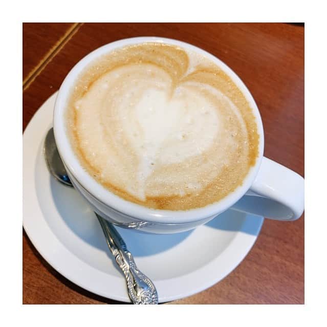 長沢美月さんのインスタグラム写真 - (長沢美月Instagram)「こーゆーの飲みたい☕️ （写真は以前カフェで飲んだもの。） 私の技術では無理😂笑 #coffee #ソイラテ #家じゃ無理だ 笑」5月18日 17時38分 - _mizuki_0212