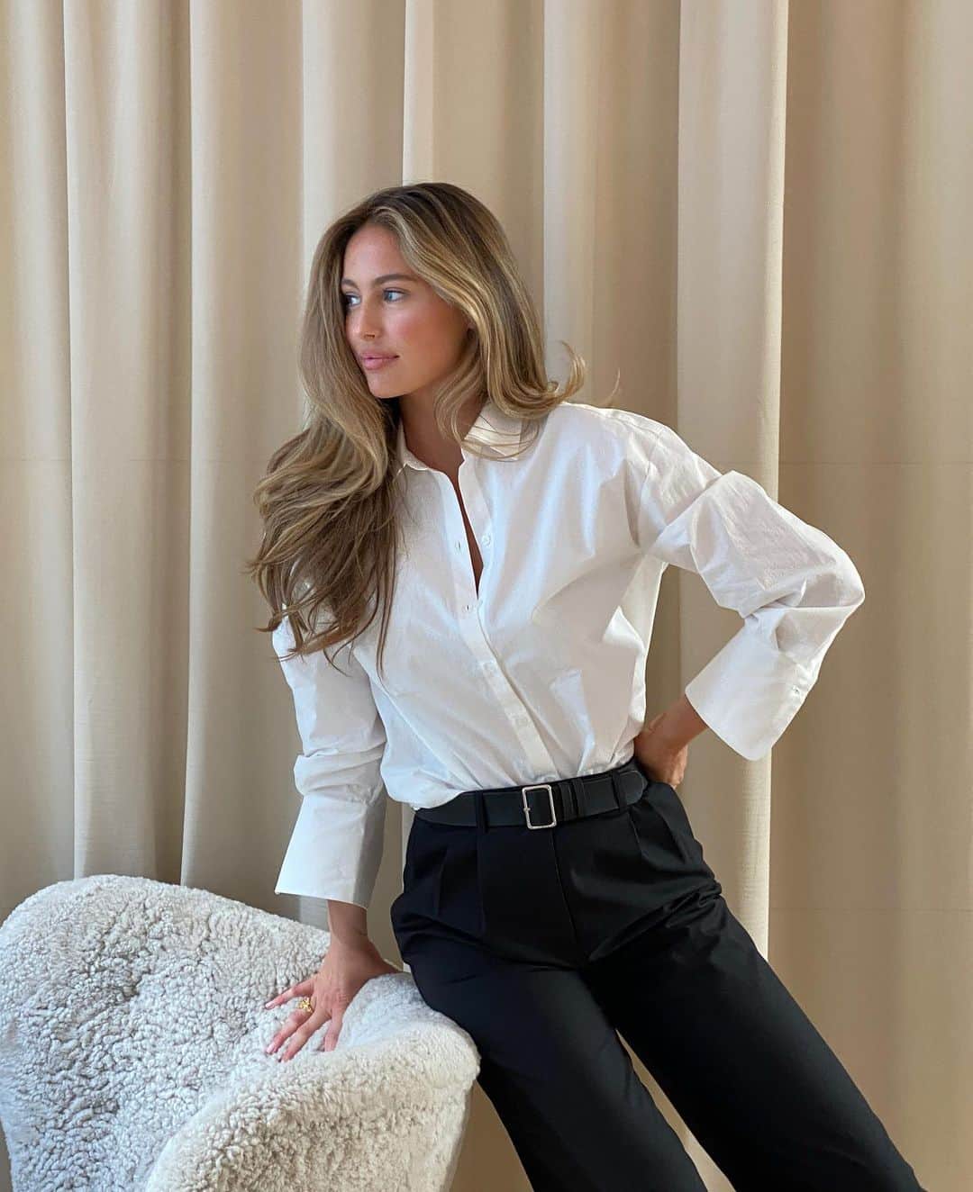 Mathilde Goehlerのインスタグラム：「10 days until my collection drops at @nakdfashion 🥰! I can’t wait to share it all with you 🤍」