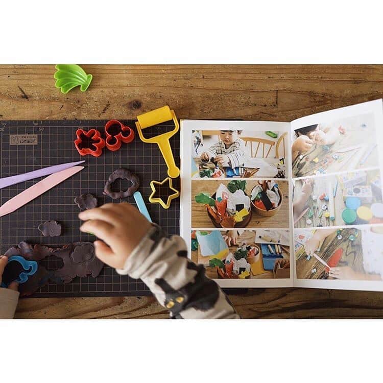 しまうまプリント【公式】フォトブック無料企画開催中さんのインスタグラム写真 - (しまうまプリント【公式】フォトブック無料企画開催中Instagram)「おうち遊びの様子を1冊に🧸 ・ ・ 本日ご紹介するのは @puku_pukupuku さまの フォトブックです✨ ・ お子さまがお絵描きをしたり 粘土や工作をしたり…という様子を 作品のお写真とまとめて 1冊のフォトブックにしていただきました✏️ ・ 様々なおうち遊びが1冊になっていて、 なんだかとっても楽しそう✨ ・ 作品も思い出も一緒に残せる、 とっても素敵なフォトブックになりました🎈 ・ ・ ・ しまうまプリントでは宝塚市主催の  #たからづかのおうちでアート を応援しています🦓 ・ 人気絵本作家 元永定正さんの作品をダウンロードして おうちで塗り絵などが楽しめる企画になっております✨ ・ 詳しくはハイライトもしくは 宝塚市のホームページをご覧くださいませ。 ・ ・  @puku_pukupuku さま 素敵なご投稿ありがとうございました！ ・ ・ ・ #しまうまプリント #しまうまフォトブック #フォトブック #写真プリント #写真 #印刷 #現像 #写真整理 #育児記録 #思い出整理 #思い出 #フォト #ネットプリント #育児 #子育て記録 #子育て #塗り絵 #色鉛筆 #お絵かき #鉛筆画 #お絵描き #手描き #アート #おうち時間 #おうちあそび Repost from @puku_pukupuku ・・・ . . おうちあそび、作品集 . 長文です😂🙌🏻 . 前々から作りたいと思いながら後回しにしていたおうちあそびと作品集の記録をまとめました☺︎︎ 直近の3歳半までにするかで迷ったけど🤔 3歳は今までに比べてできる事もすごく増えて今こんな状況でおうちあそびも充実しているから記録も沢山できそうなので、2歳まで（3歳になるまで）の記録をまとめました。 まとめていておもったのが、2歳頃までの写真の記録があまりなくて😭 私の場合できた事は動画でおさめてばかりで写真はあまり残していませんでした😇 （積み木をつめるようになったり何かを作ったり、レゴを組み立てれるようになったり等の記録が動画ばかり笑） もし作品集等の記録をまとめようと思われている方は特に紙もの以外は写真に撮っておくと良いなと思いました☺︎︎ アルバムもよく見返す息子ですが、作品集も早速見返してこれやりたい！これもやりたい！と創作意欲が😂 親もこんな事やってたなぁと見返せてとても楽しい♡ . 今回のフォトブックはしまうまプリントで作りました。 1番お安いやつで作ったのですが、せっかくならもっとしっかりしたので作ればよかった😇 今までの写真はGoogleフォトにアップして保管しているのですが、アップするとサイズが圧縮されているのを知らなくてしまうまプリントにアップロードする時にサイズが小さすぎてあげられず😭 リサイズしたから粗くなってしまって😇 PCも容量いっぱいやし外付けHDD買ってそちらにデータを残すようにしようかな😭 . #作品集#こどもの作品#フォトブック#しまうまプリント #おうち時間#おうちあそび#おうちあそびpk」5月18日 17時58分 - shimaumaprint