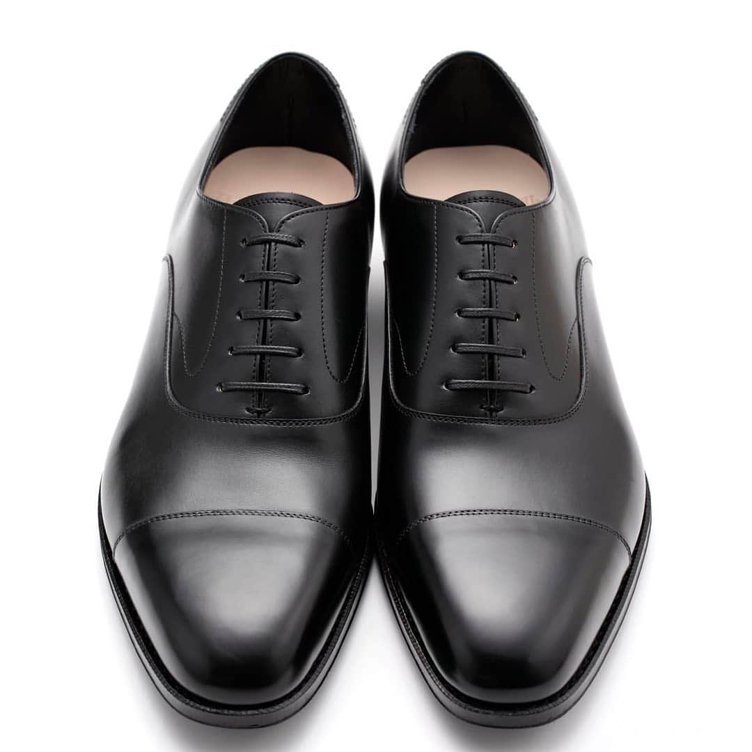 ユニオンインペリアルのインスタグラム：「. UNIONIMPERIAL -premium- art. U1520 material: Annonay box calf @tanneriedannonay  Handsewn welted construction  Last: S42-3E Made in Japan  #unionimperial  #ユニオンインペリアル  #unionroyal  #ユニオンロイヤル  #madeinjapan  #annonayleather  #straighttip  #straightcaptoe  #ストレートチップ  #mensshoes  #leathersole  #oxfordshoes  #classicshoes  #handsewnwelted  #九分仕立て  #革靴 #レザー  #革 #紳士靴  #職人 #手仕事  #革靴倶楽部」