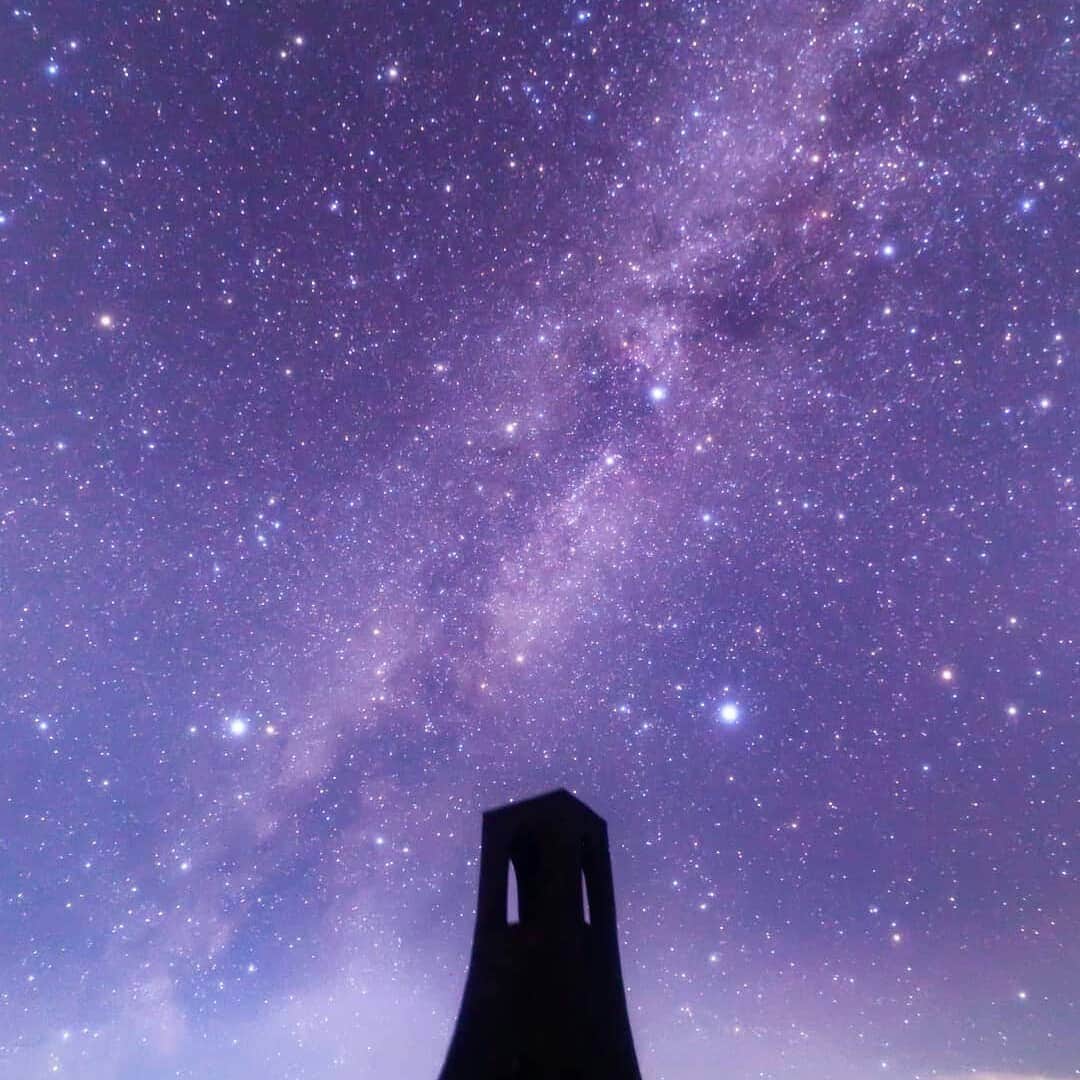楽天トラベル さんのインスタグラム写真 - (楽天トラベル Instagram)「こんにちは😊 #おうちで旅体験 今日は美しい星空の写真をご紹介します✨ #次の旅先リスト に星空がきれいに見られる場所はいかがですか？🌠 ーーーーーーーーーーーーーー 1枚目 📍 長野県 美ヶ原高原 📷 @yusuke3078 ーーーーーーーーーーーーーー 2枚目 📍 愛知県 伊良湖岬灯台 📷 @tatsuya__og ーーーーーーーーーーーーーー 3枚目 📍 長野県 高ボッチ高原 📷 @s_clear.water ーーーーーーーーーーーーーー 4枚目 📍 沖縄県 宮古島 📷 @hoshi_tosora ーーーーーーーーーーーーーー . . みなさんの #次の旅先リスト もぜひ教えて下さいね🌟 ーーーーーーーーーーーーーー 旅先で出会った美しい風景や絶品グルメなどの写真や動画を #おうちで旅体験 と #rakutentravel を付けてぜひシェアしてください😊 このアカウントでご紹介させていただきます💗 ーーーーーーーーーーーーーー . . #楽天トラベル #旅行好きな人と繋がりたい #旅したくなるフォト #旅行 #国内旅行 #おうち旅行 #おうちで旅行気分 #エア旅 #TravelFromHome #おうち時間 #travel #trip #写真で旅をしよう#旅を夢見て #きっと行く #星空 #星 #星空フォト #星空写真 #夜空 #japan」5月18日 18時08分 - rakutentravel