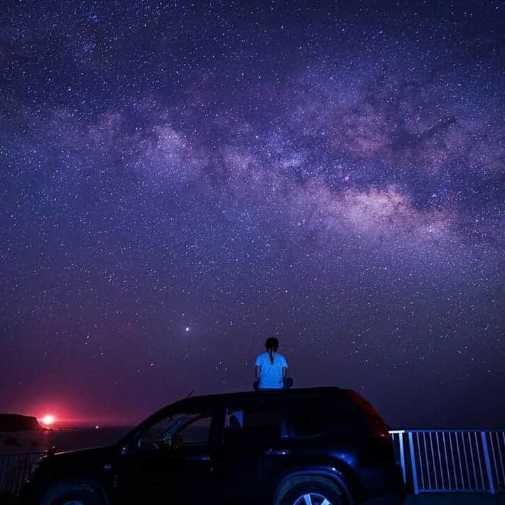 楽天トラベル さんのインスタグラム写真 - (楽天トラベル Instagram)「こんにちは😊 #おうちで旅体験 今日は美しい星空の写真をご紹介します✨ #次の旅先リスト に星空がきれいに見られる場所はいかがですか？🌠 ーーーーーーーーーーーーーー 1枚目 📍 長野県 美ヶ原高原 📷 @yusuke3078 ーーーーーーーーーーーーーー 2枚目 📍 愛知県 伊良湖岬灯台 📷 @tatsuya__og ーーーーーーーーーーーーーー 3枚目 📍 長野県 高ボッチ高原 📷 @s_clear.water ーーーーーーーーーーーーーー 4枚目 📍 沖縄県 宮古島 📷 @hoshi_tosora ーーーーーーーーーーーーーー . . みなさんの #次の旅先リスト もぜひ教えて下さいね🌟 ーーーーーーーーーーーーーー 旅先で出会った美しい風景や絶品グルメなどの写真や動画を #おうちで旅体験 と #rakutentravel を付けてぜひシェアしてください😊 このアカウントでご紹介させていただきます💗 ーーーーーーーーーーーーーー . . #楽天トラベル #旅行好きな人と繋がりたい #旅したくなるフォト #旅行 #国内旅行 #おうち旅行 #おうちで旅行気分 #エア旅 #TravelFromHome #おうち時間 #travel #trip #写真で旅をしよう#旅を夢見て #きっと行く #星空 #星 #星空フォト #星空写真 #夜空 #japan」5月18日 18時08分 - rakutentravel